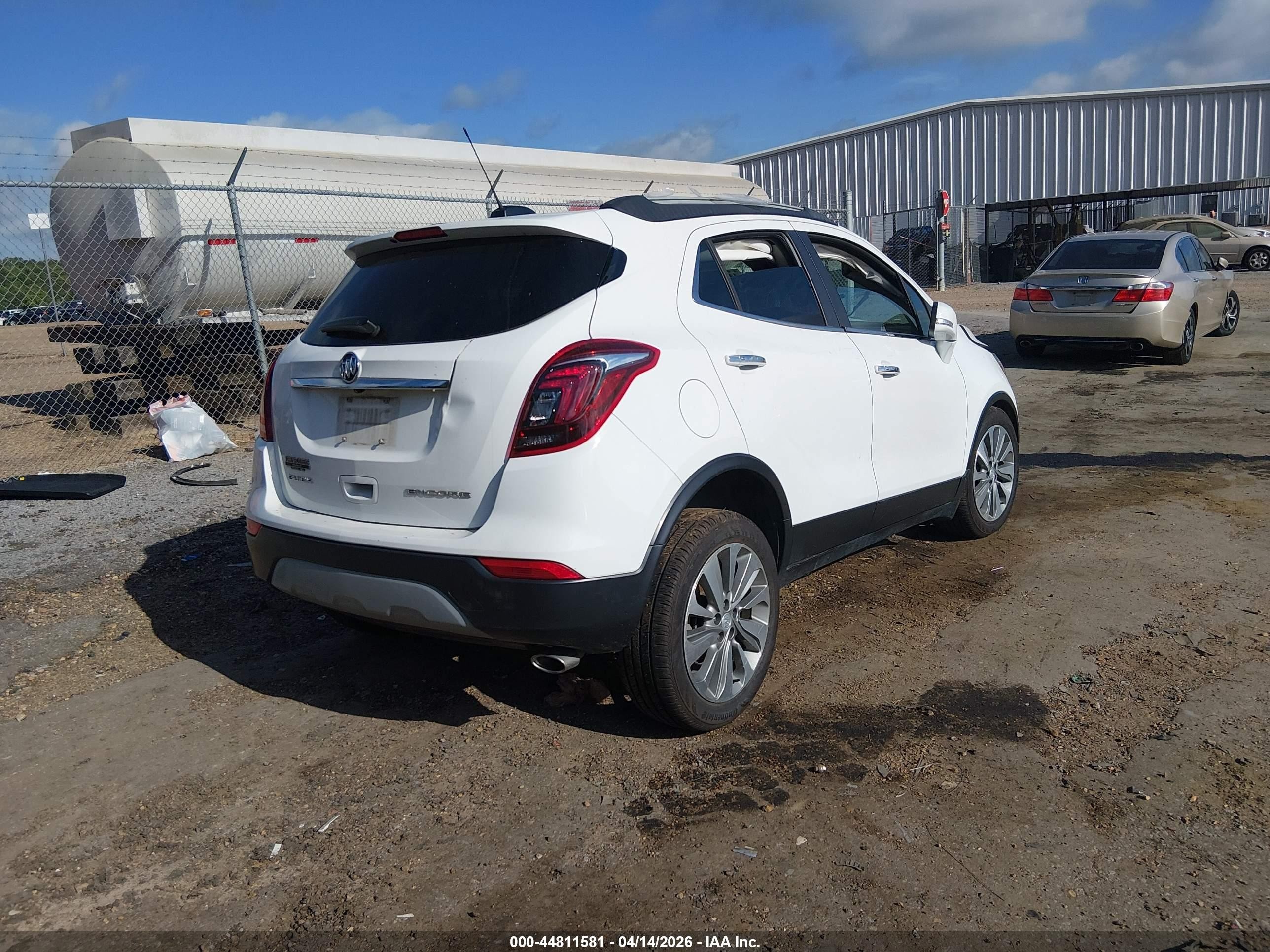 2018 Buick Encore Preferred White vin: KL4CJASBXJB668015