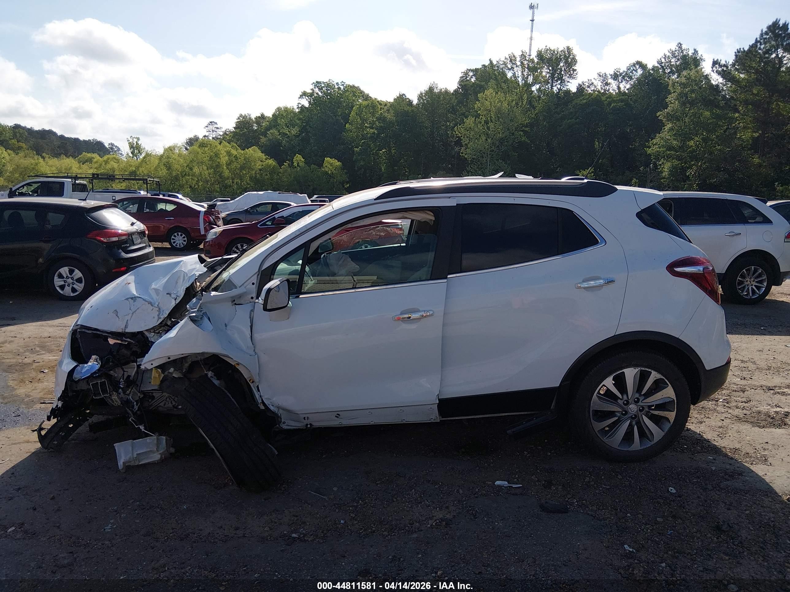 2018 Buick Encore Preferred White vin: KL4CJASBXJB668015