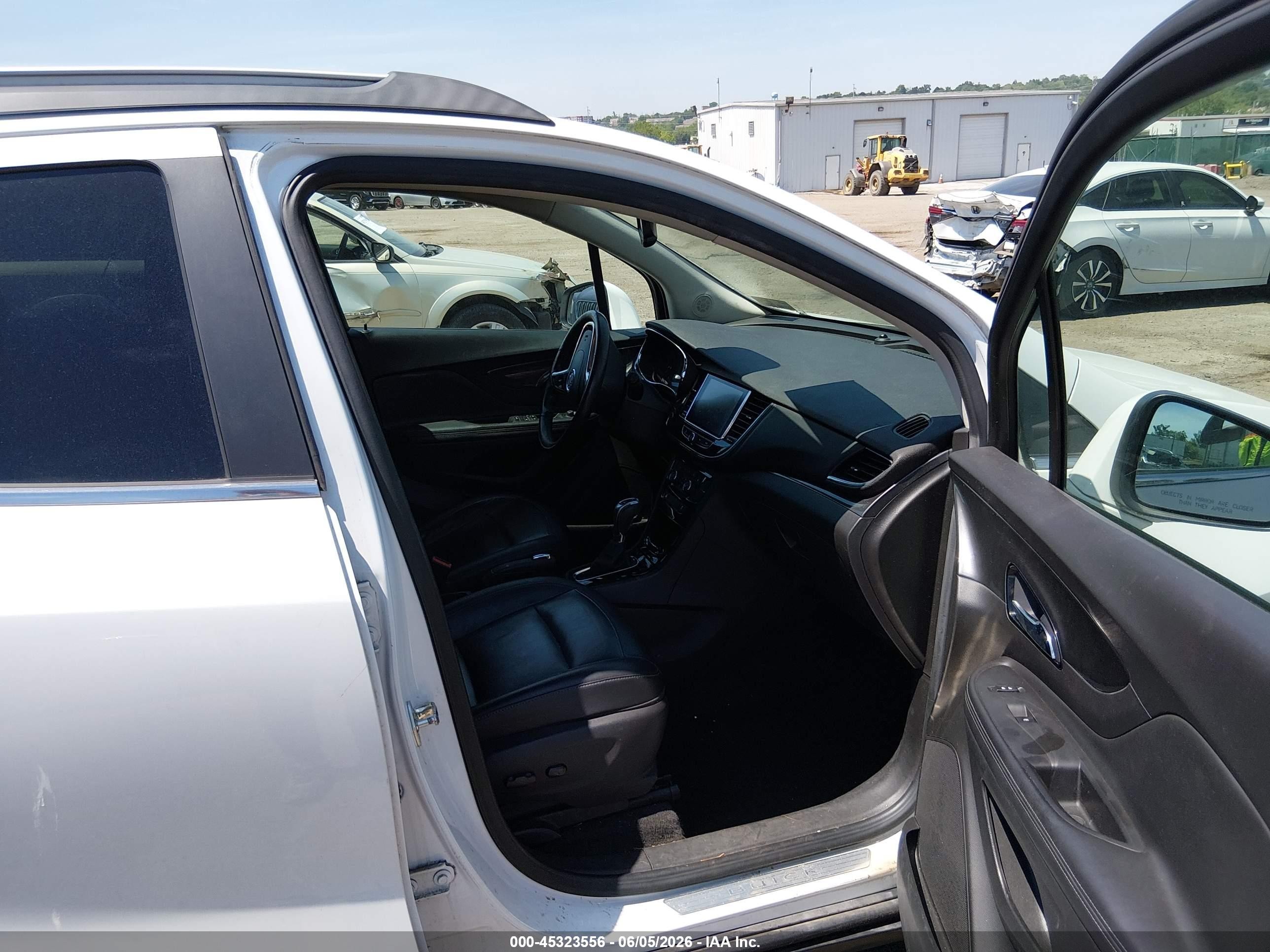 2018 Buick Encore Essence White vin: KL4CJCSB1JB532626