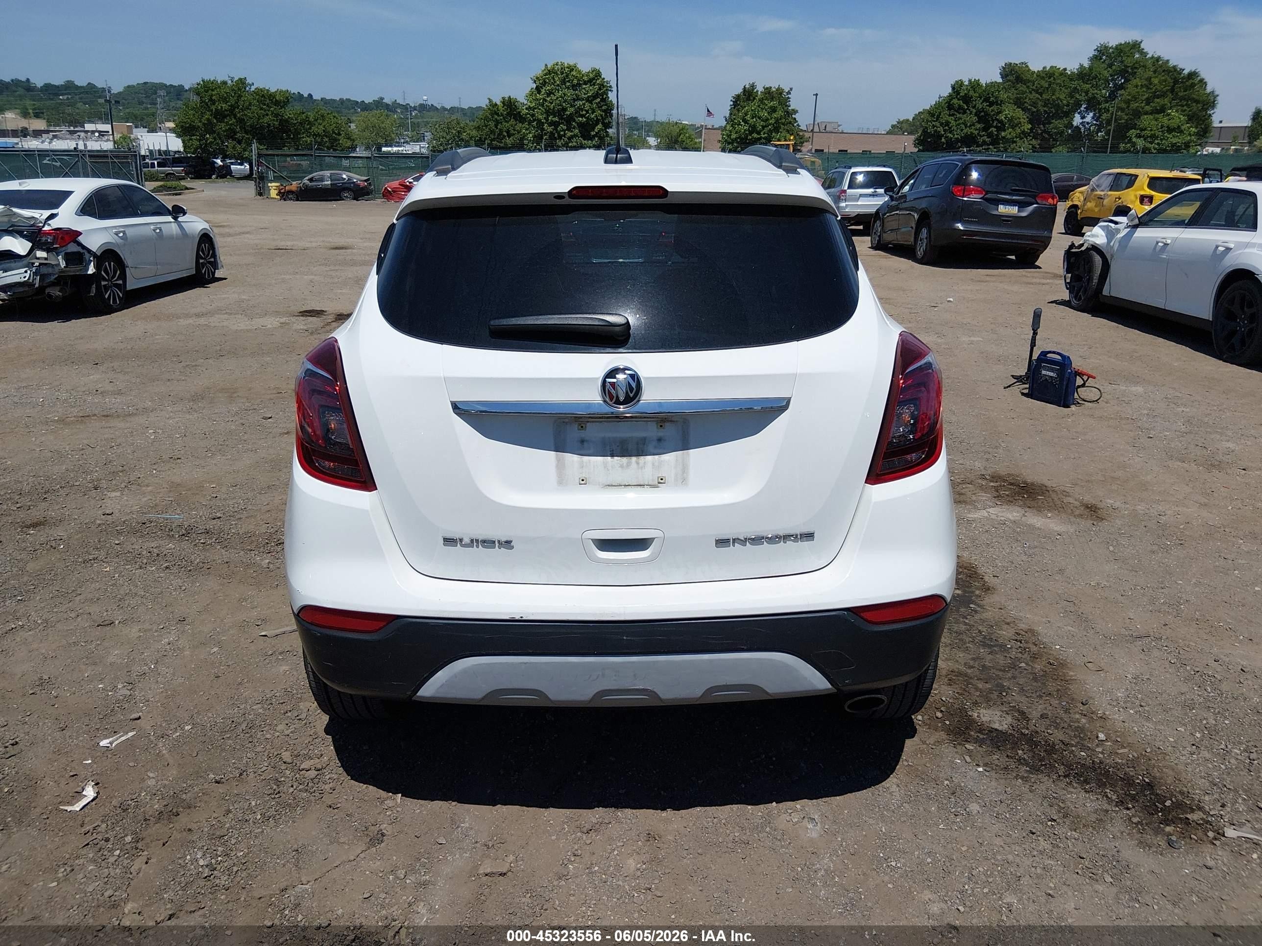 2018 Buick Encore Essence White vin: KL4CJCSB1JB532626