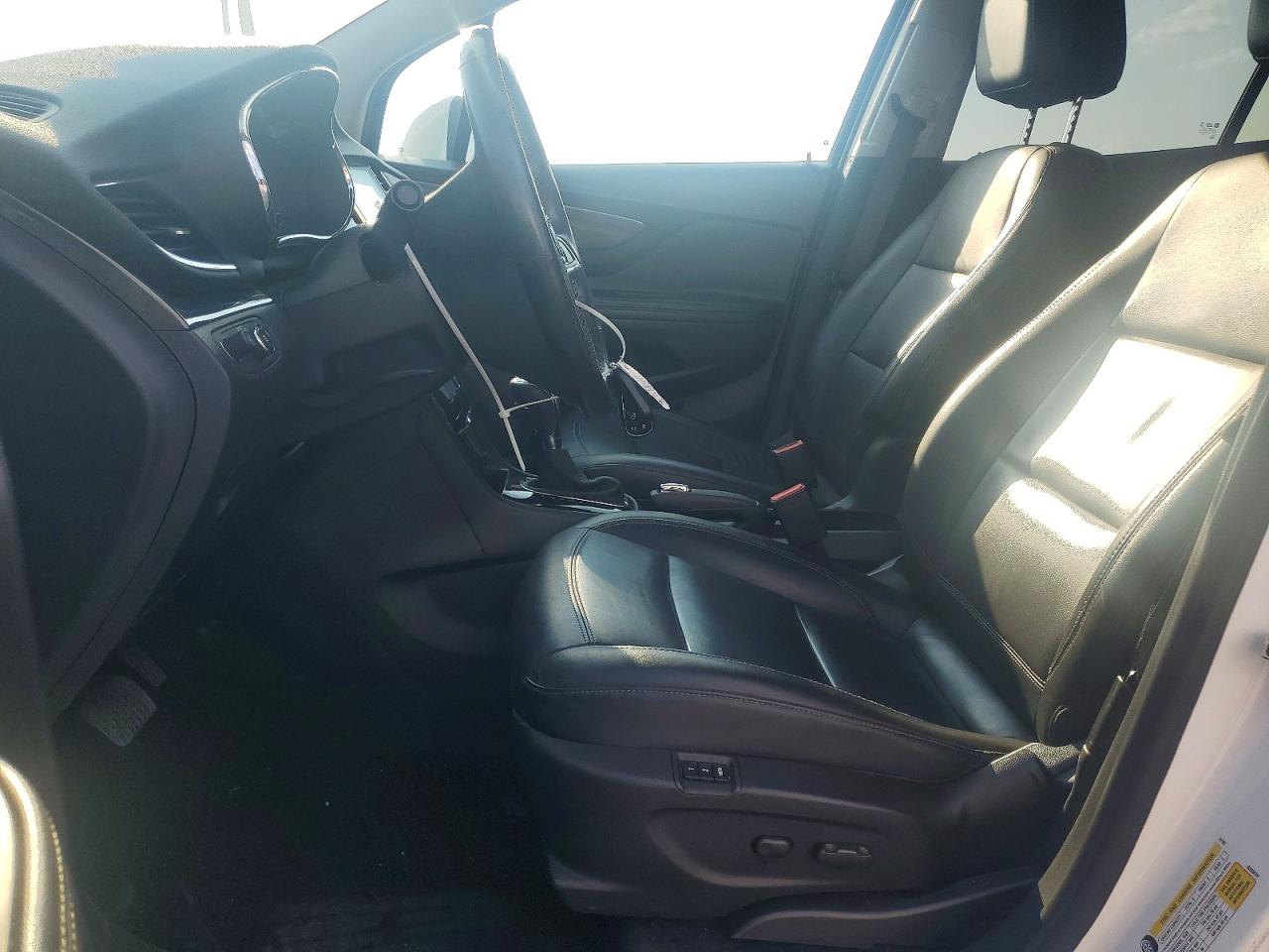 2018 Buick Encore Essence White vin: KL4CJCSB8JB645411