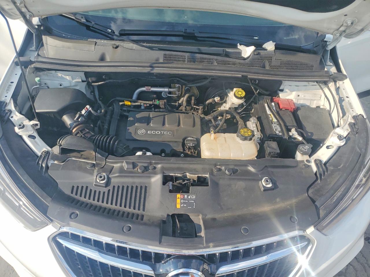 2018 Buick Encore Essence White vin: KL4CJCSB8JB645411