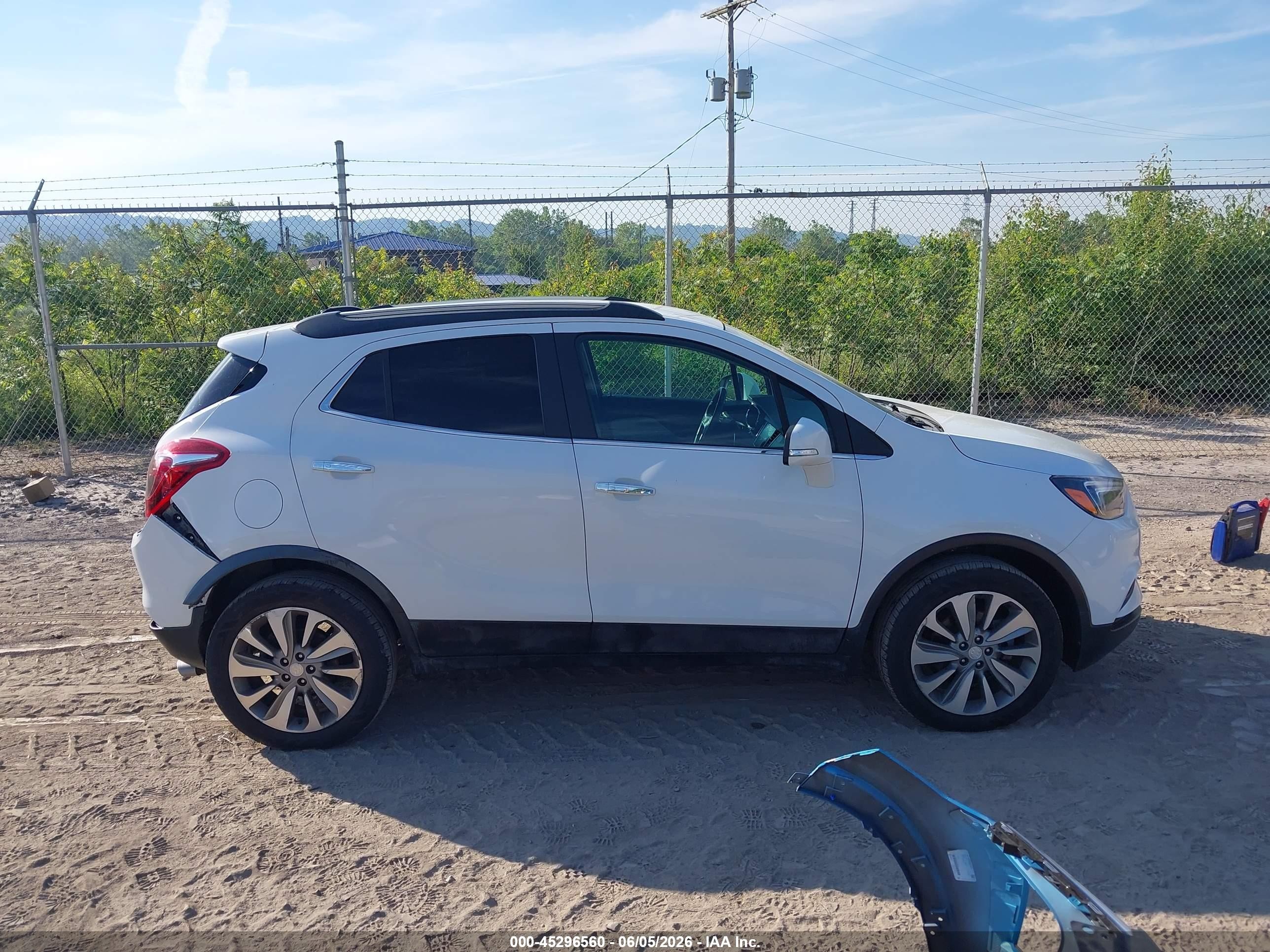 2019 Buick Encore Awd Preferred White vin: KL4CJESBXKB800537