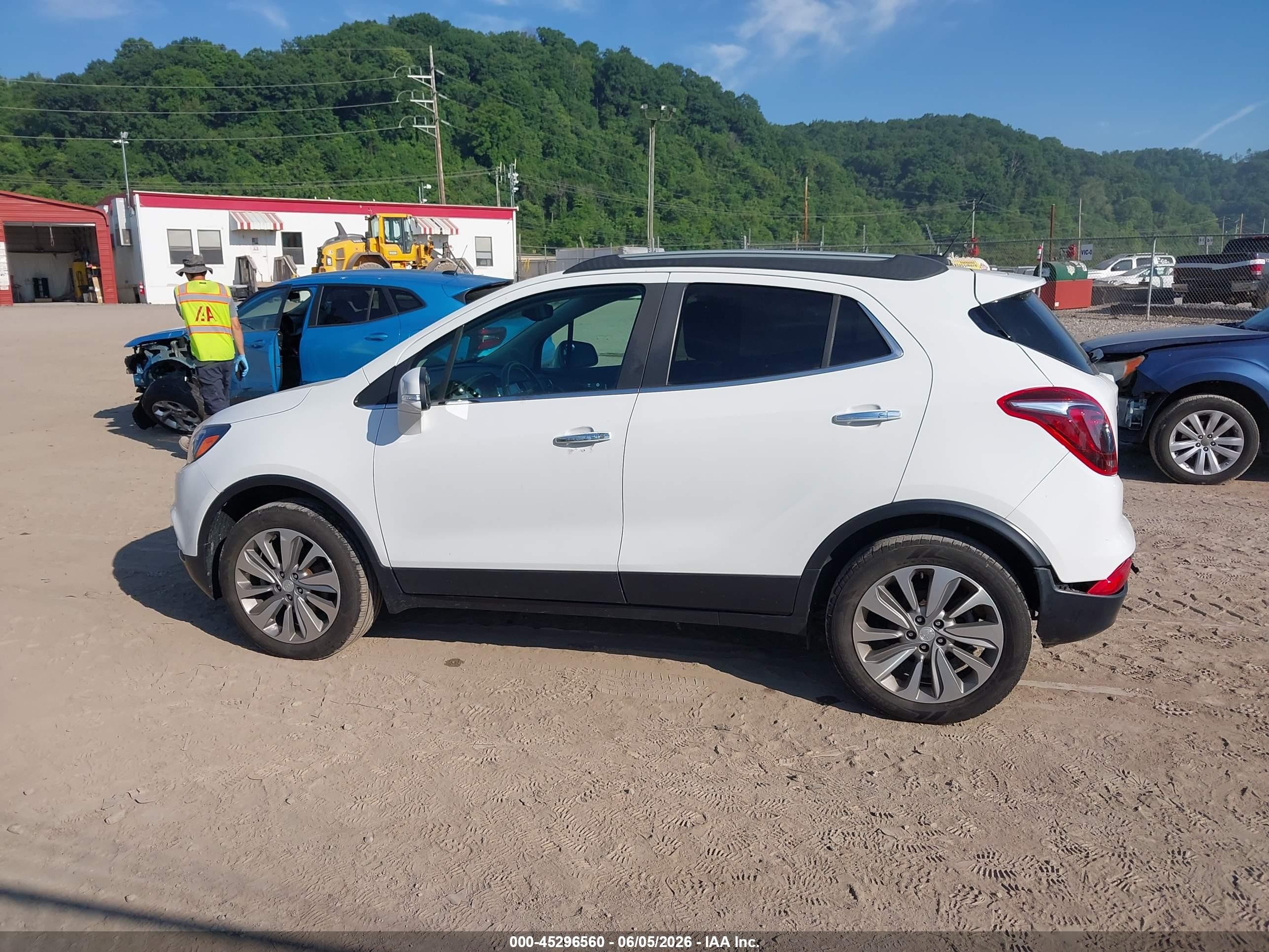 2019 Buick Encore Awd Preferred White vin: KL4CJESBXKB800537