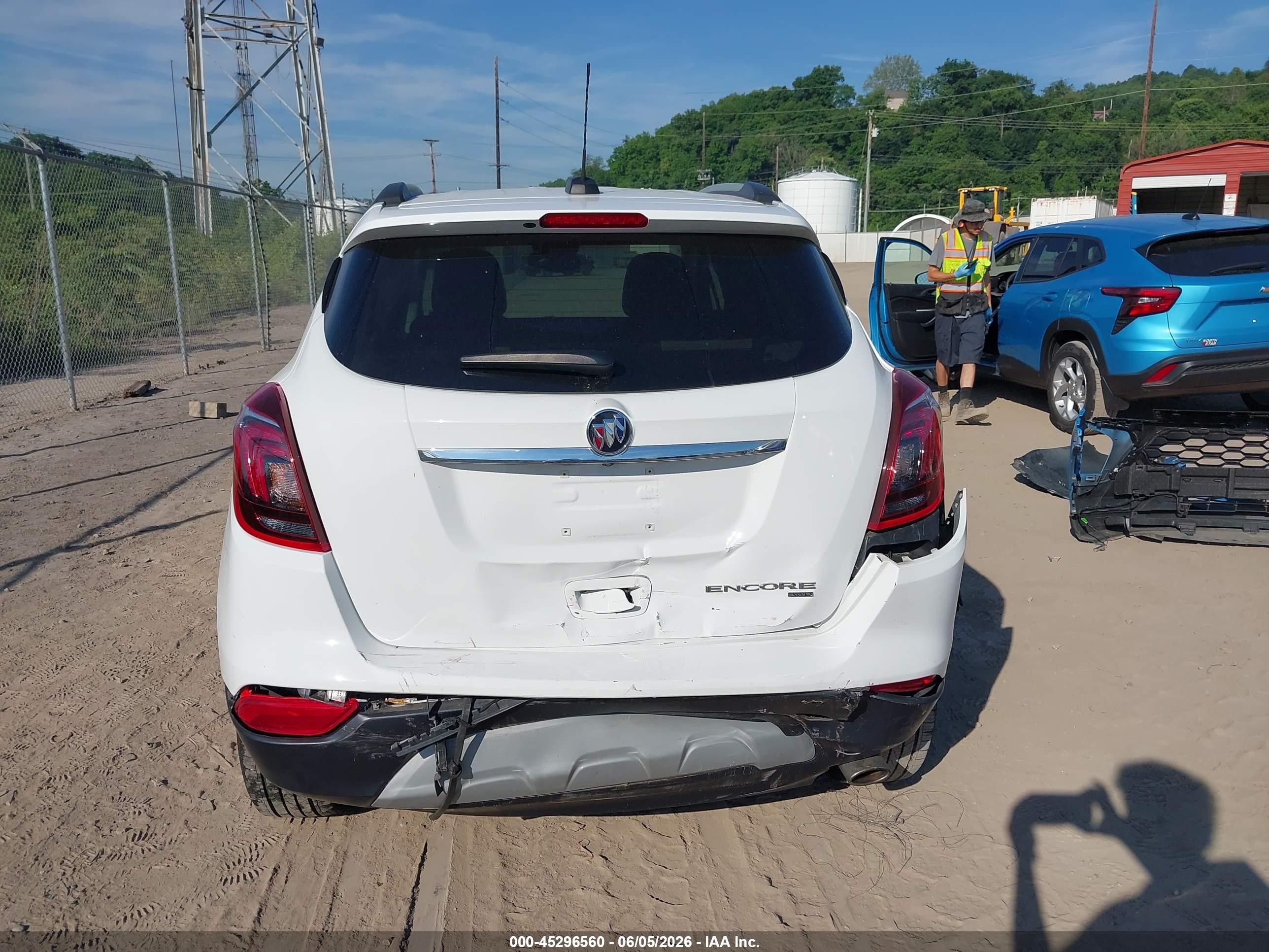 2019 Buick Encore Awd Preferred White vin: KL4CJESBXKB800537