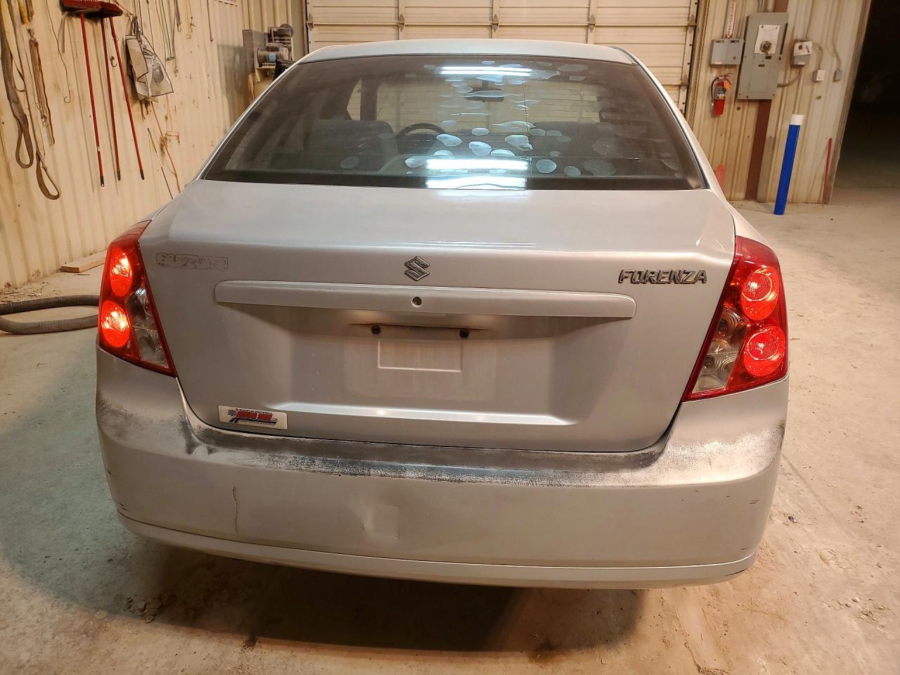 2004 Suzuki Forenza S Silver vin: KL5JD52Z14K048088
