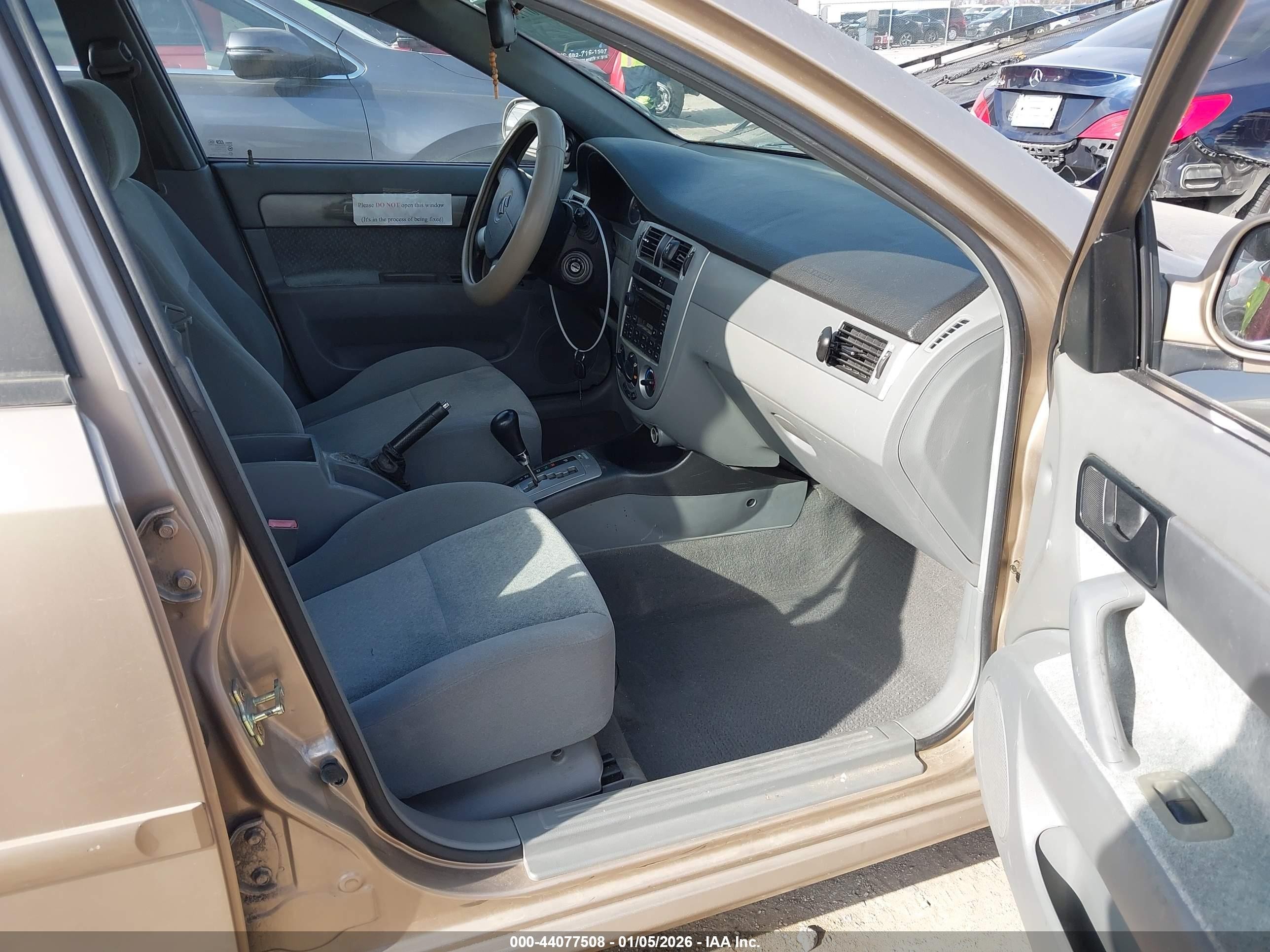 2004 Suzuki Forenza S Gold vin: KL5JD52Z64K953877