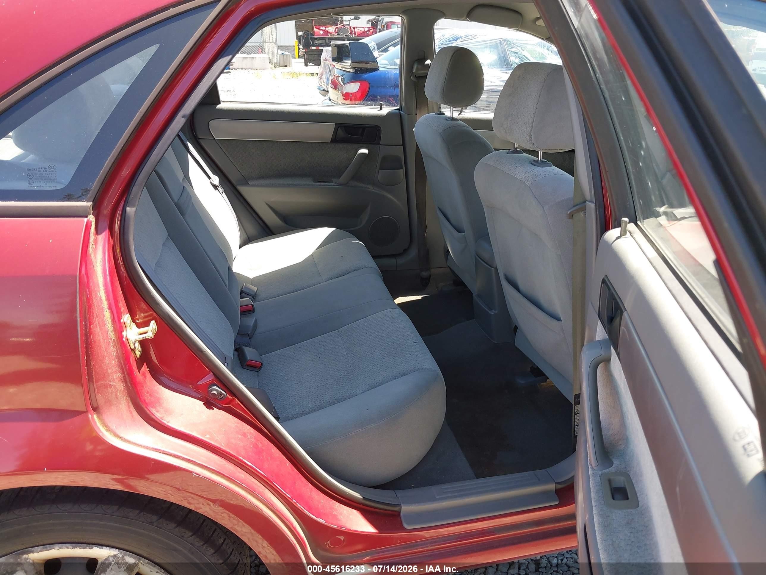 2004 Suzuki Forenza S Red vin: KL5JD52Z64K955001