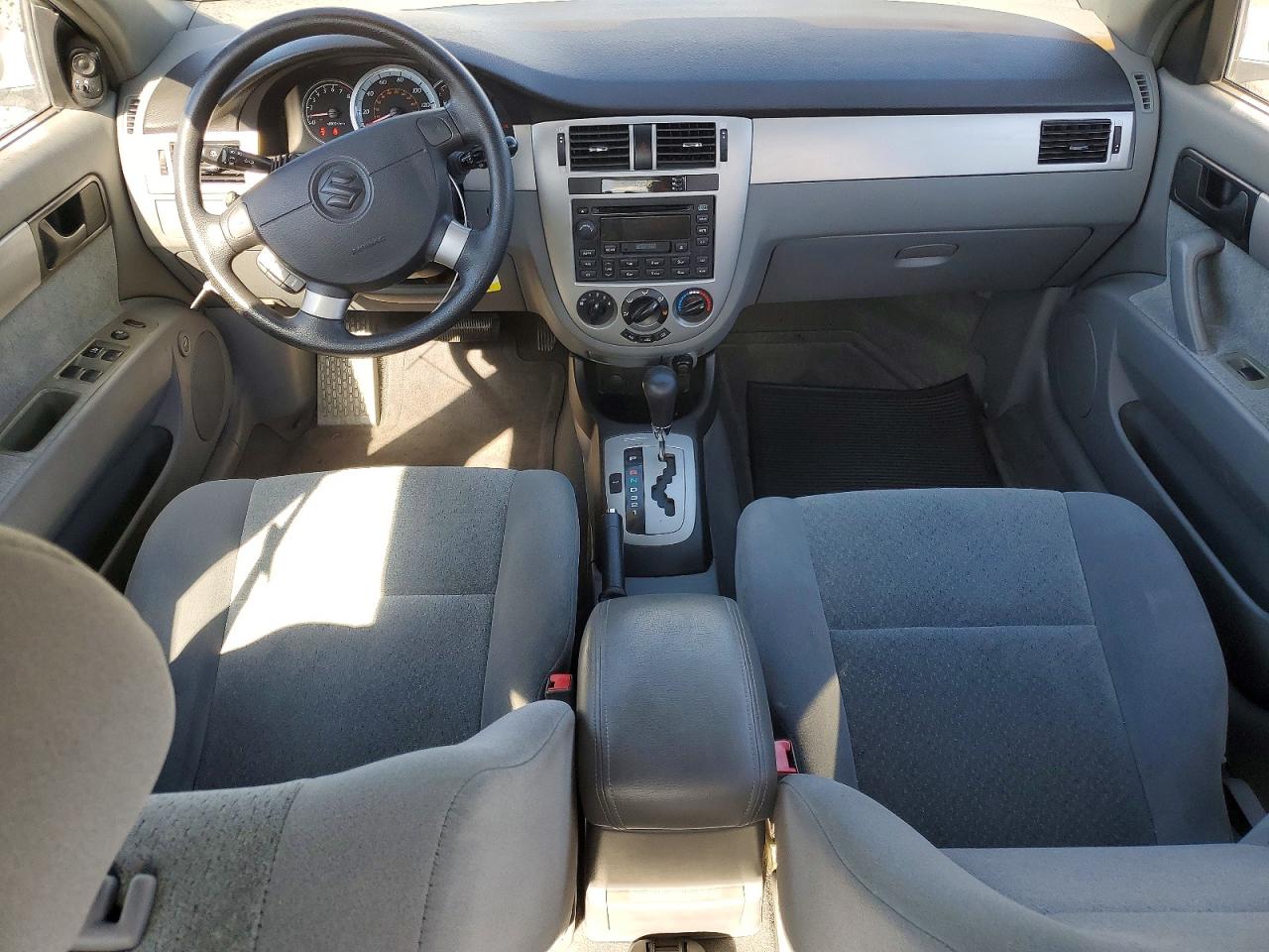 2004 Suzuki Forenza S Silver vin: KL5JD52Z84K975332