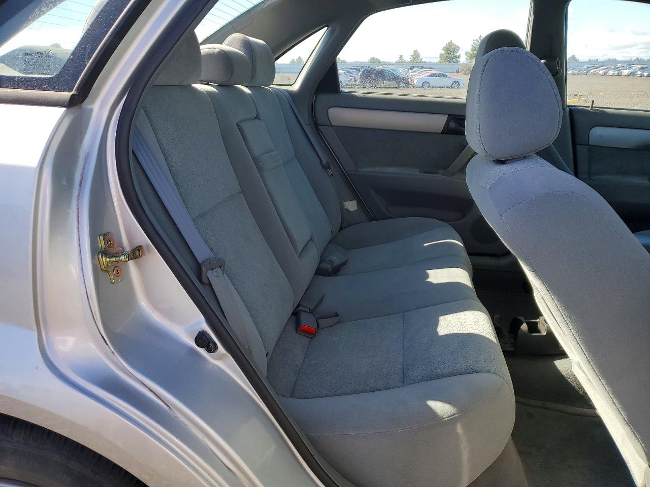 2004 Suzuki Forenza S Silver vin: KL5JD52Z84K975332