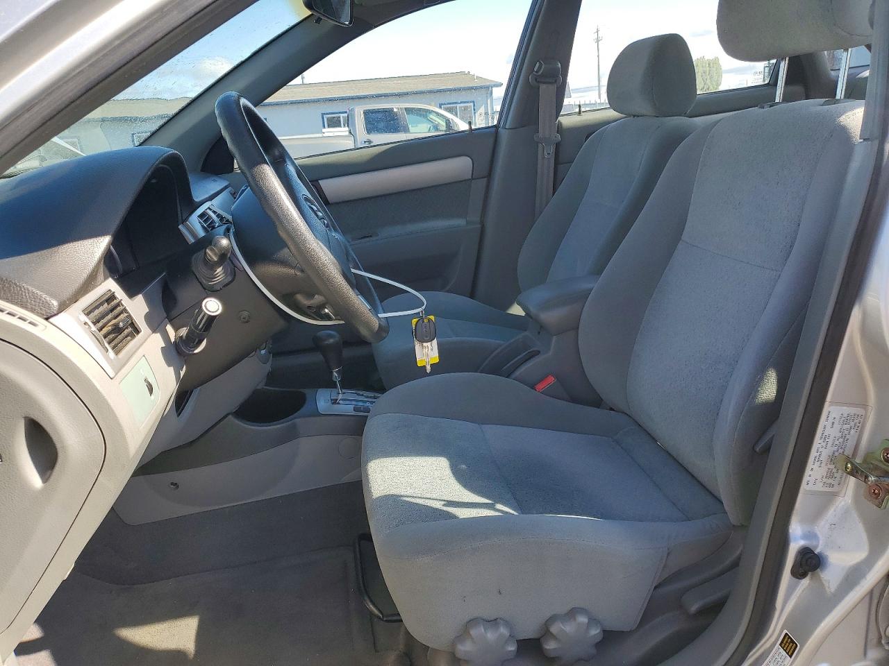 2004 Suzuki Forenza S Silver vin: KL5JD52Z84K975332