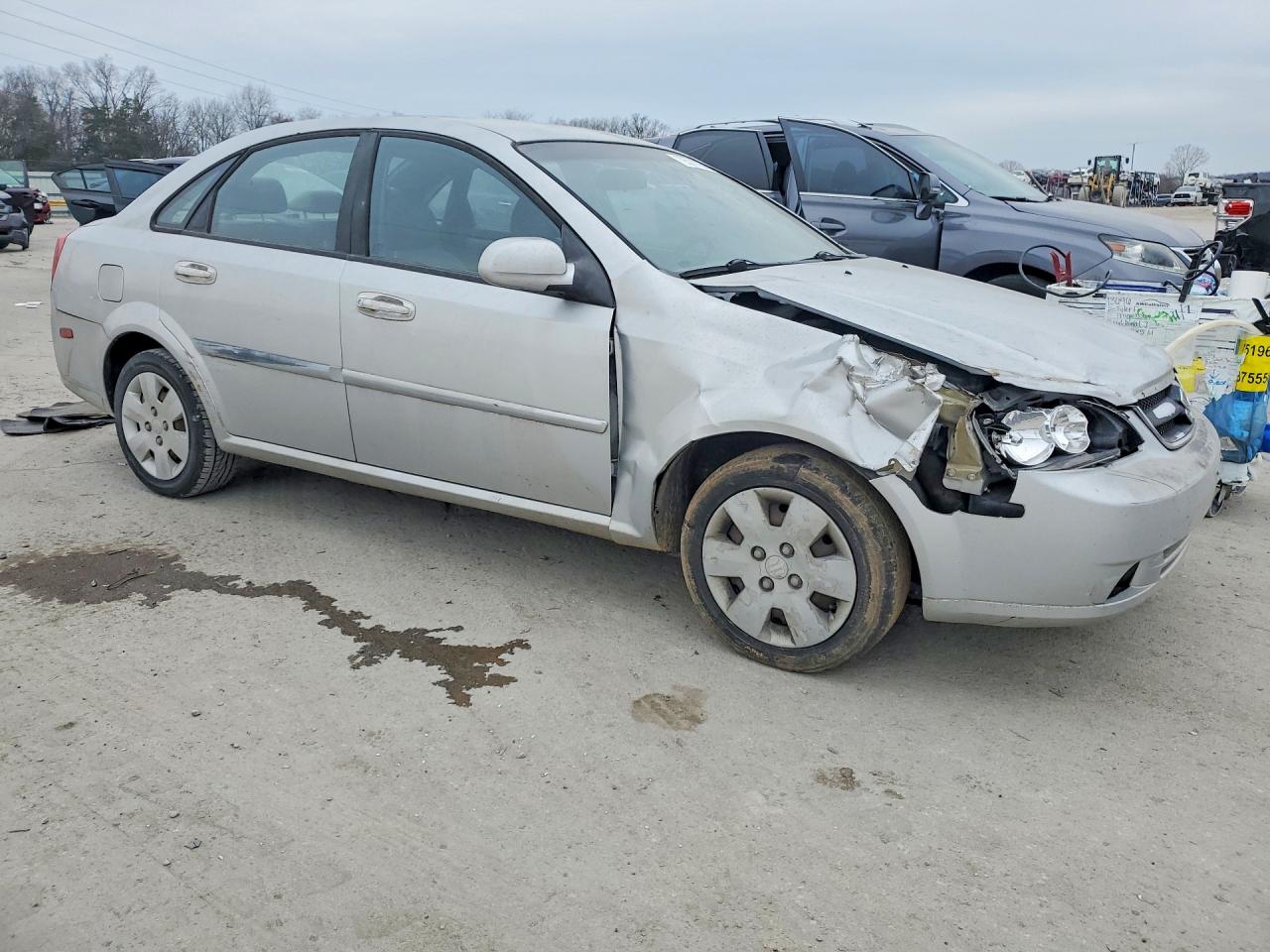 2008 Suzuki Forenza Base Silver vin: KL5JD56Z08K916839