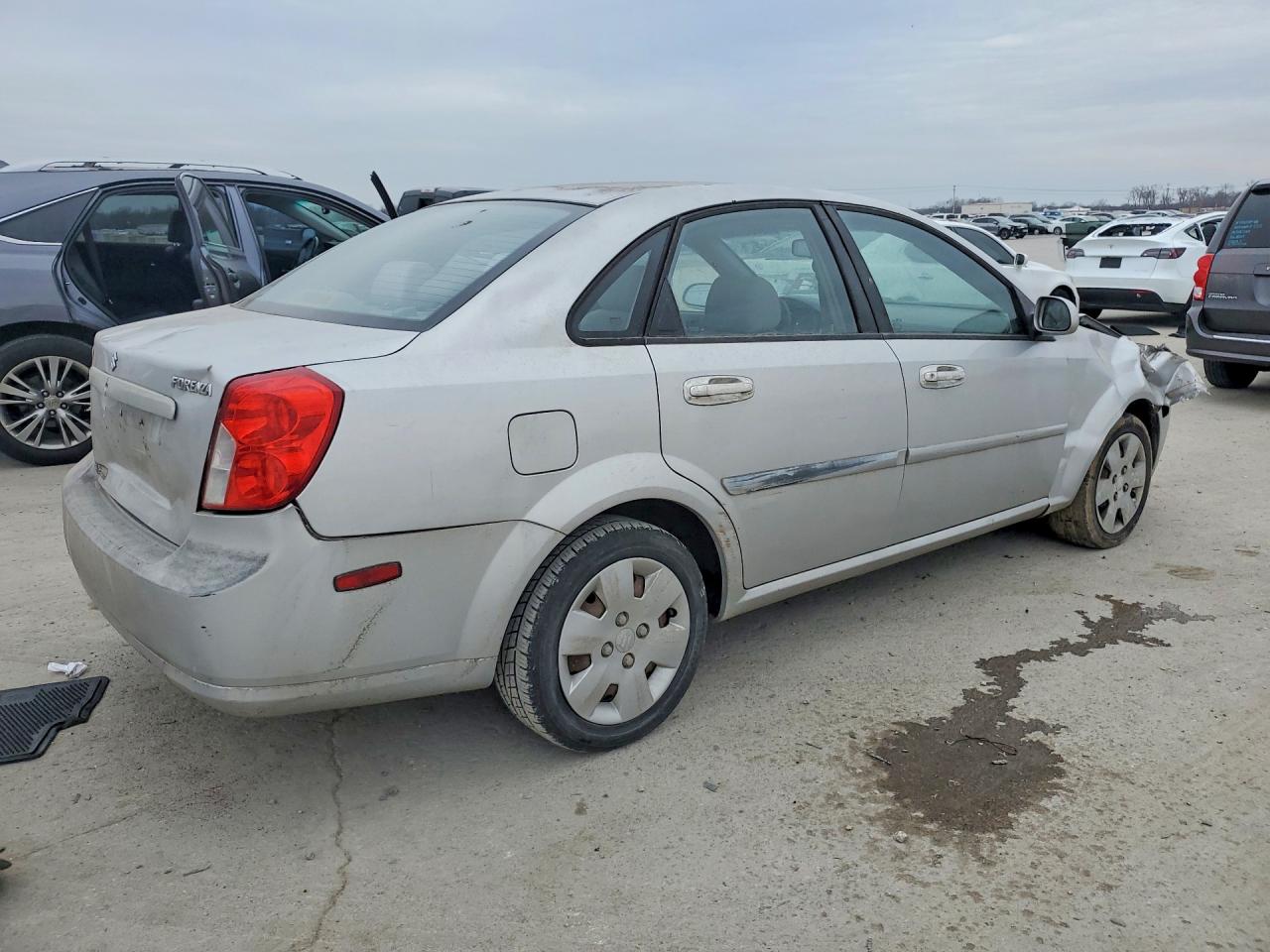 2008 Suzuki Forenza Base Silver vin: KL5JD56Z08K916839