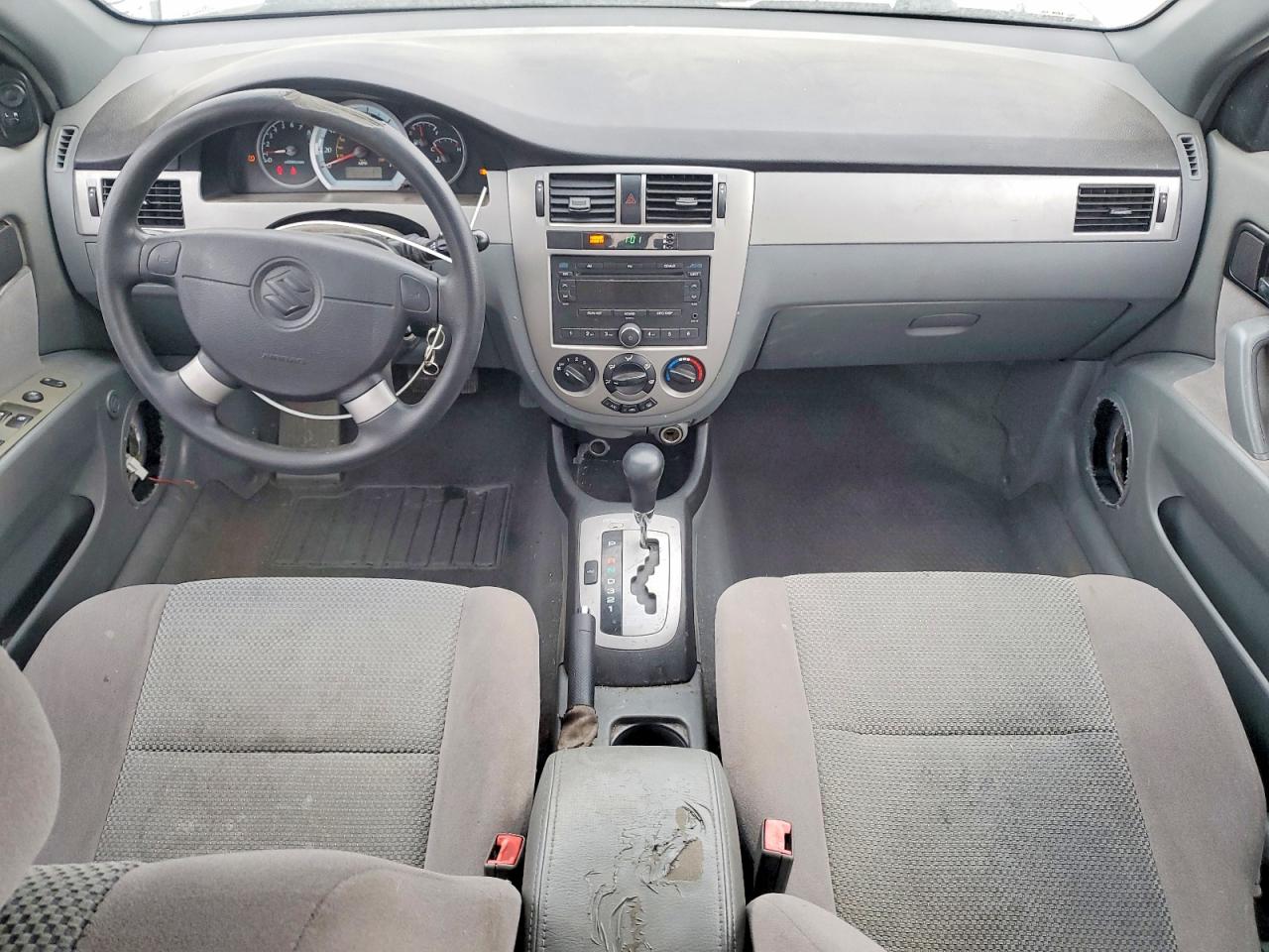 2008 Suzuki Forenza Base Silver vin: KL5JD56Z08K916839