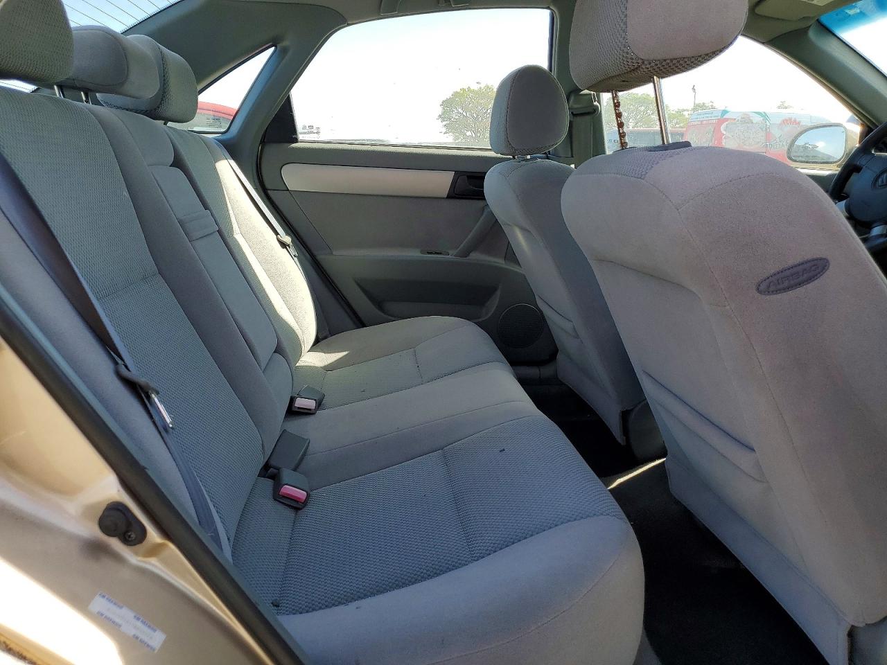 2007 Suzuki Forenza Золотой vin: KL5JD56Z17K636779