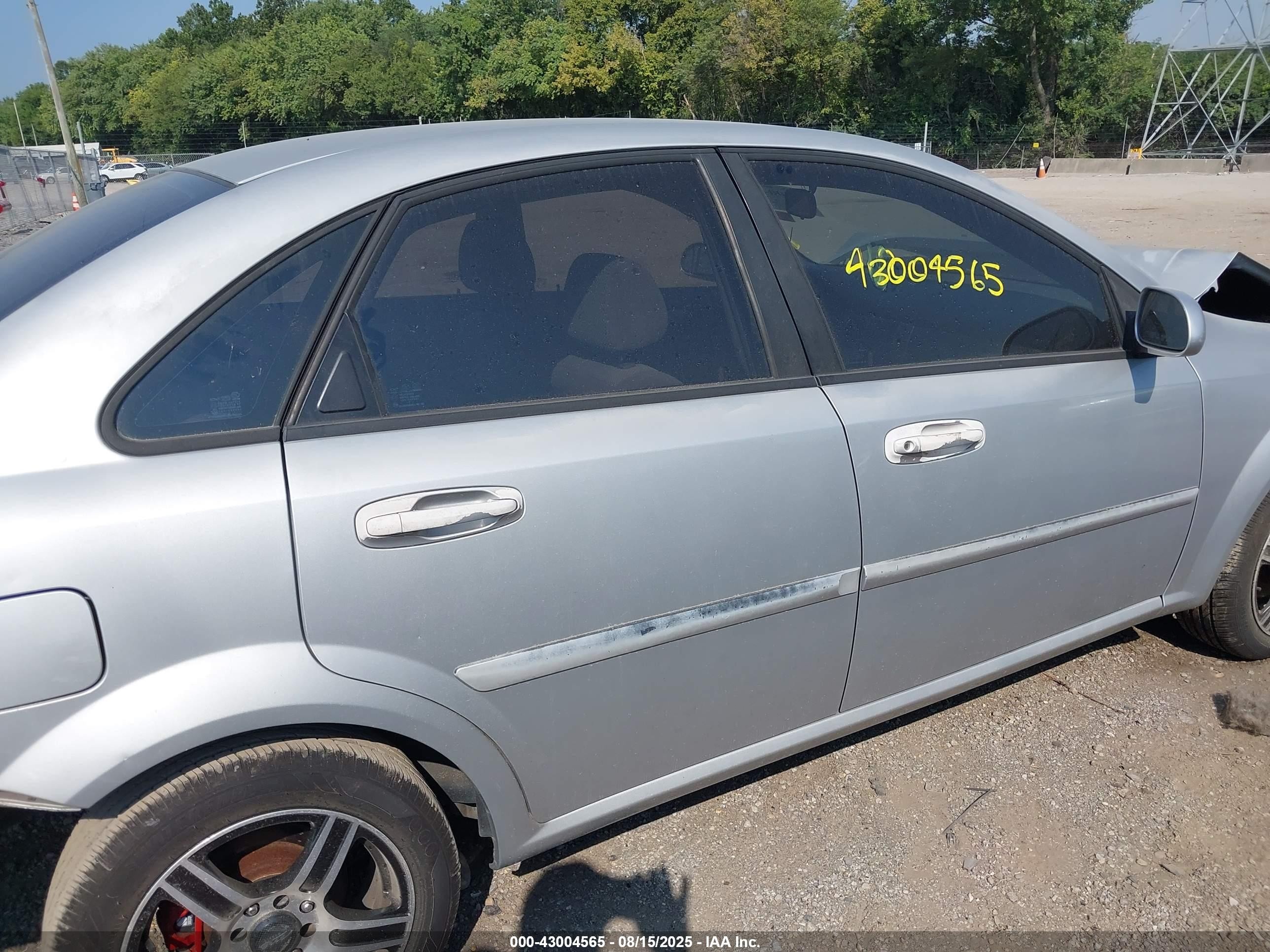 2006 Suzuki Forenza   Silver vin: KL5JD56Z76K298173