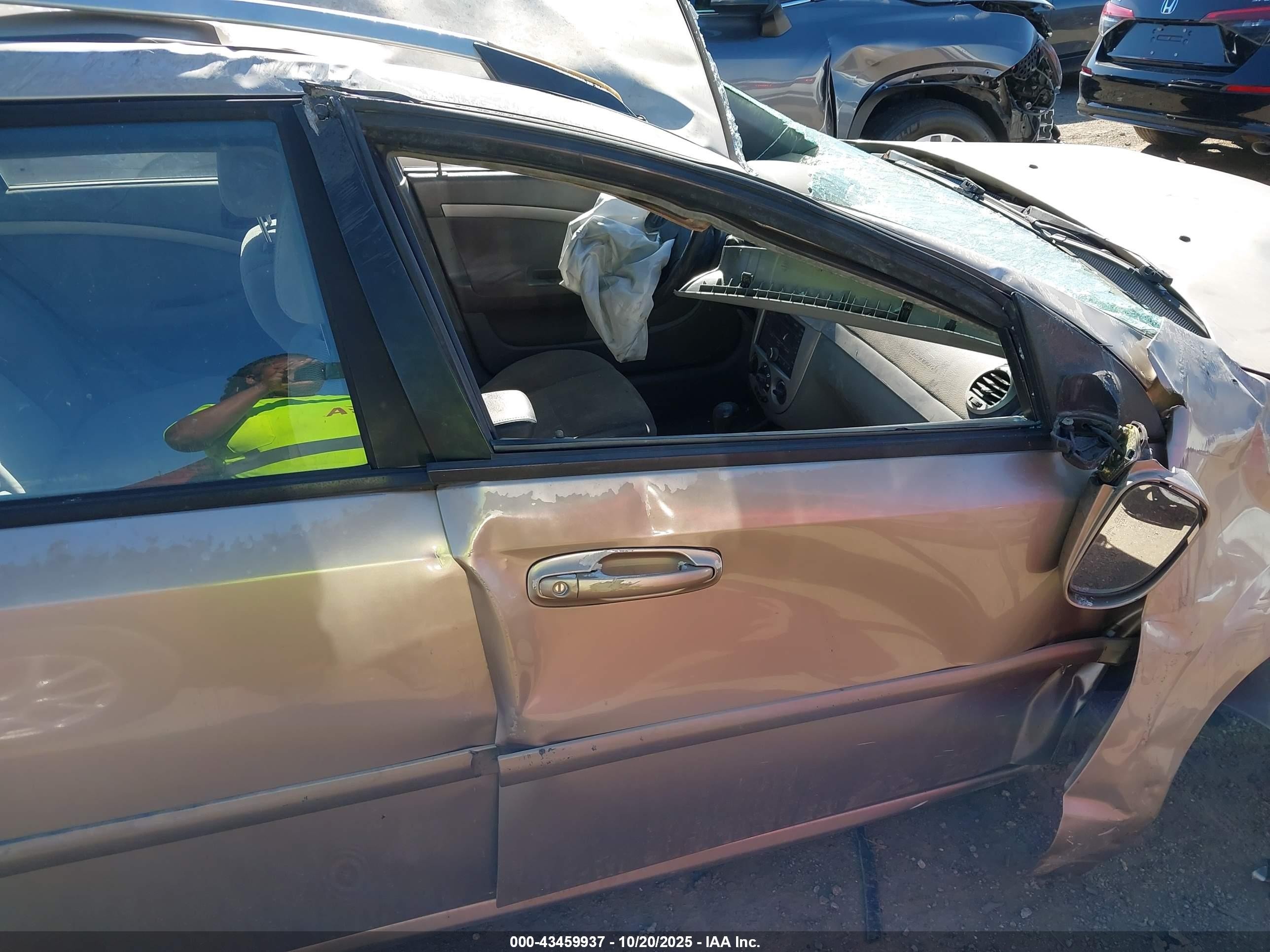 2007 Suzuki Forenza Convenience Tan vin: KL5JD86Z67K530393