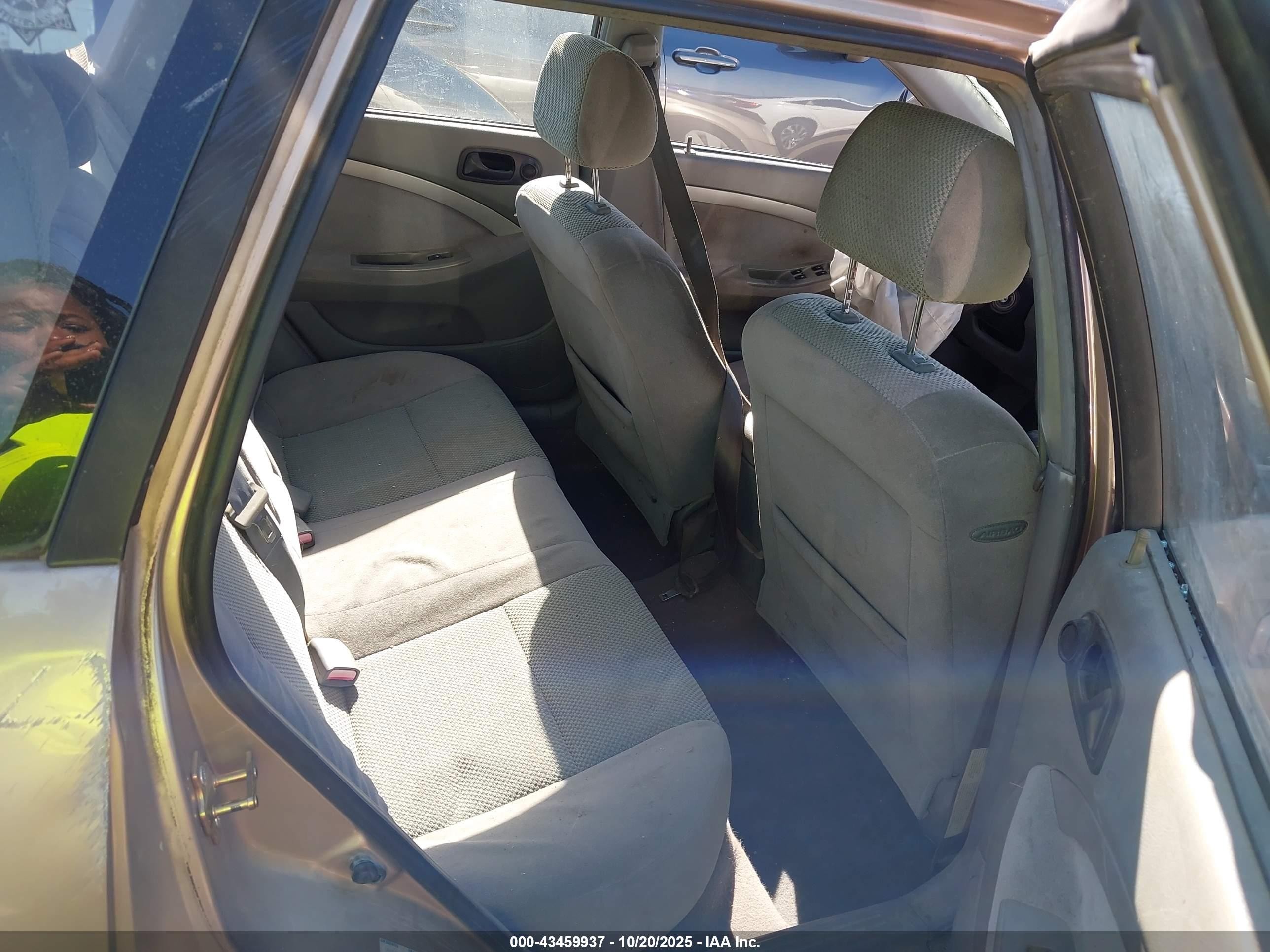 2007 Suzuki Forenza Convenience Tan vin: KL5JD86Z67K530393