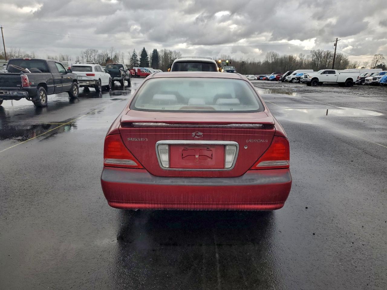 2005 Suzuki Verona S Red vin: KL5VJ56L65B155039