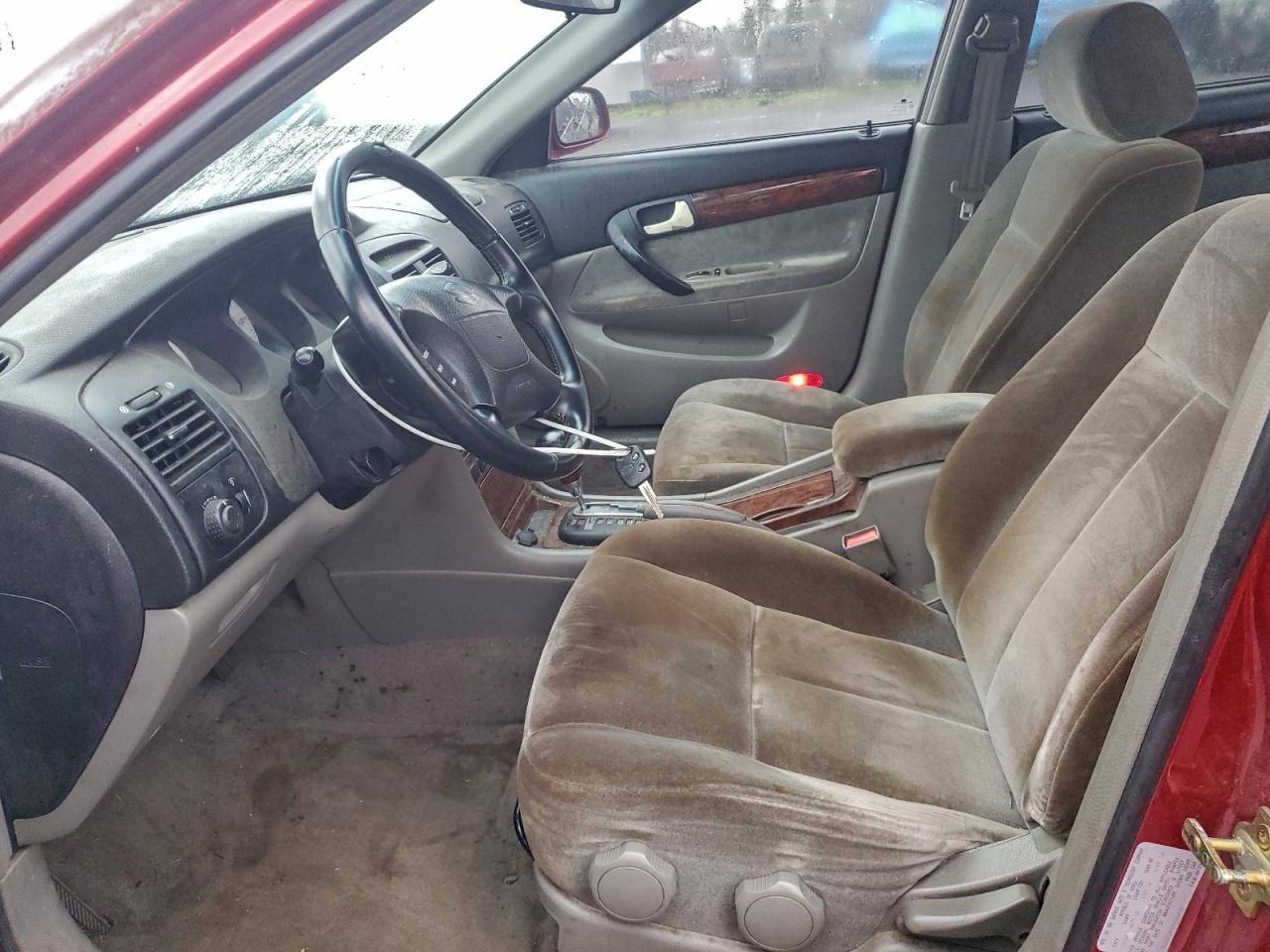 2005 Suzuki Verona S Red vin: KL5VJ56L65B155039