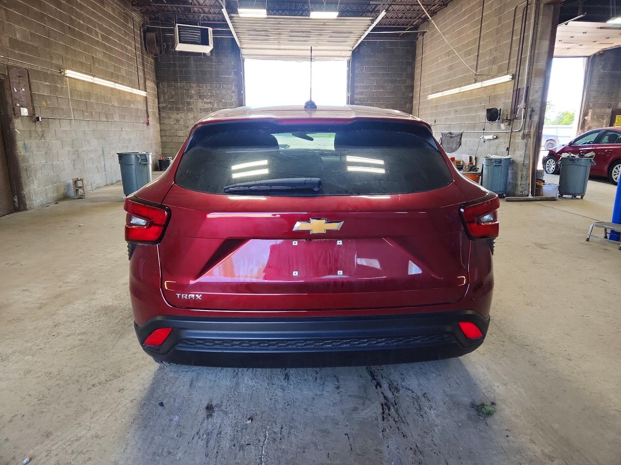2024 Chevrolet Trax Ls Red vin: KL77LFE25RC046788