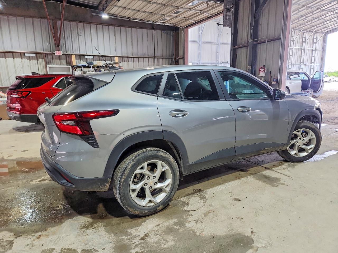 2024 Chevrolet Trax Ls Gray vin: KL77LFE26RC025349