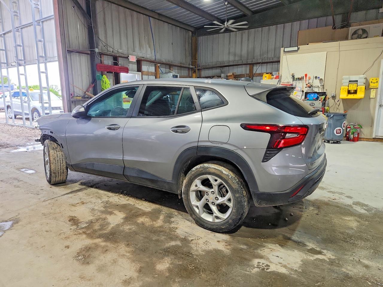 2024 Chevrolet Trax Ls Gray vin: KL77LFE26RC025349