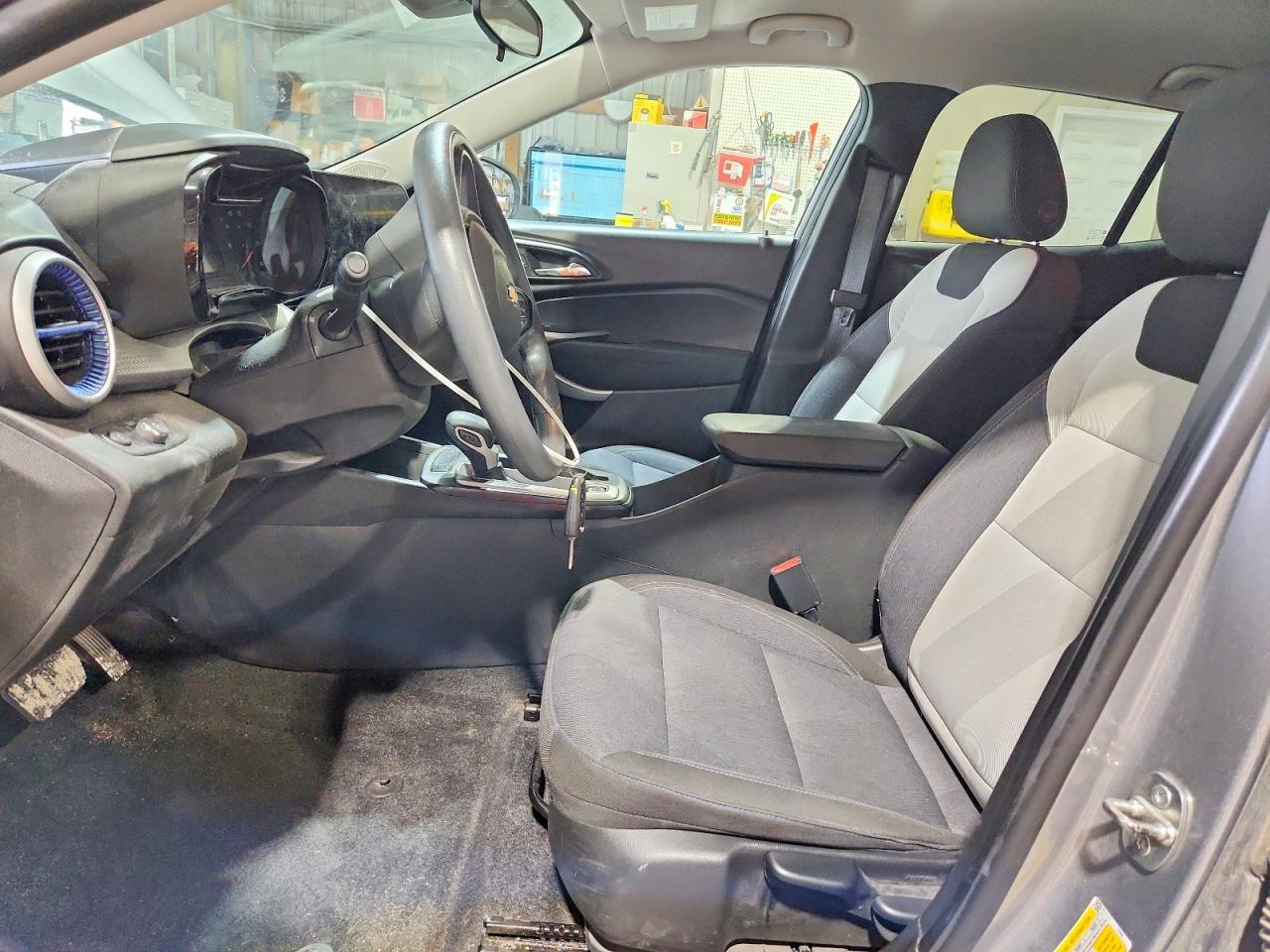 2024 Chevrolet Trax Ls Gray vin: KL77LFE26RC025349