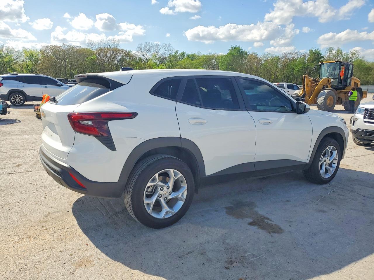 2025 Chevrolet Trax Ls White vin: KL77LFEP1SC344417