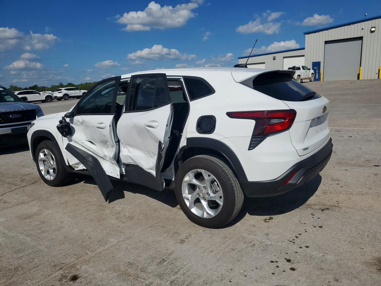 2025 Chevrolet Trax Ls White vin: KL77LFEP1SC344417