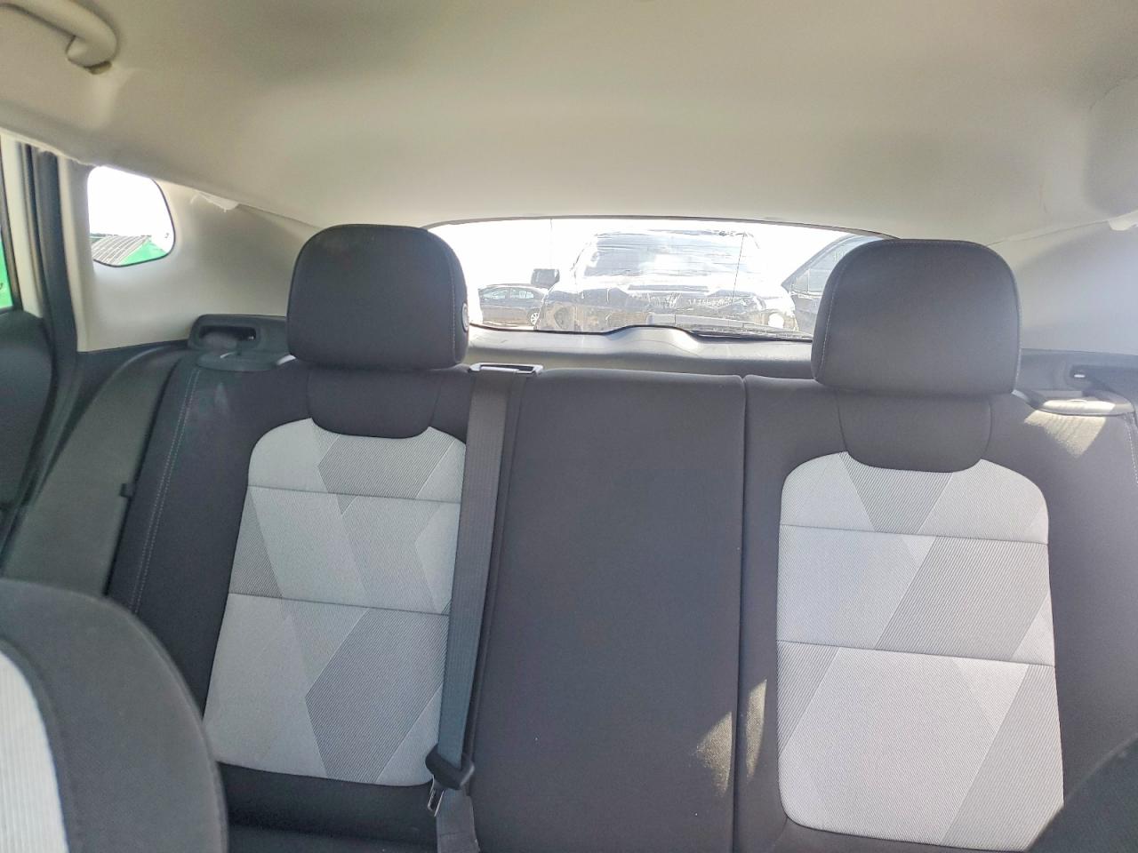2025 Chevrolet Trax Ls White vin: KL77LFEP1SC344417