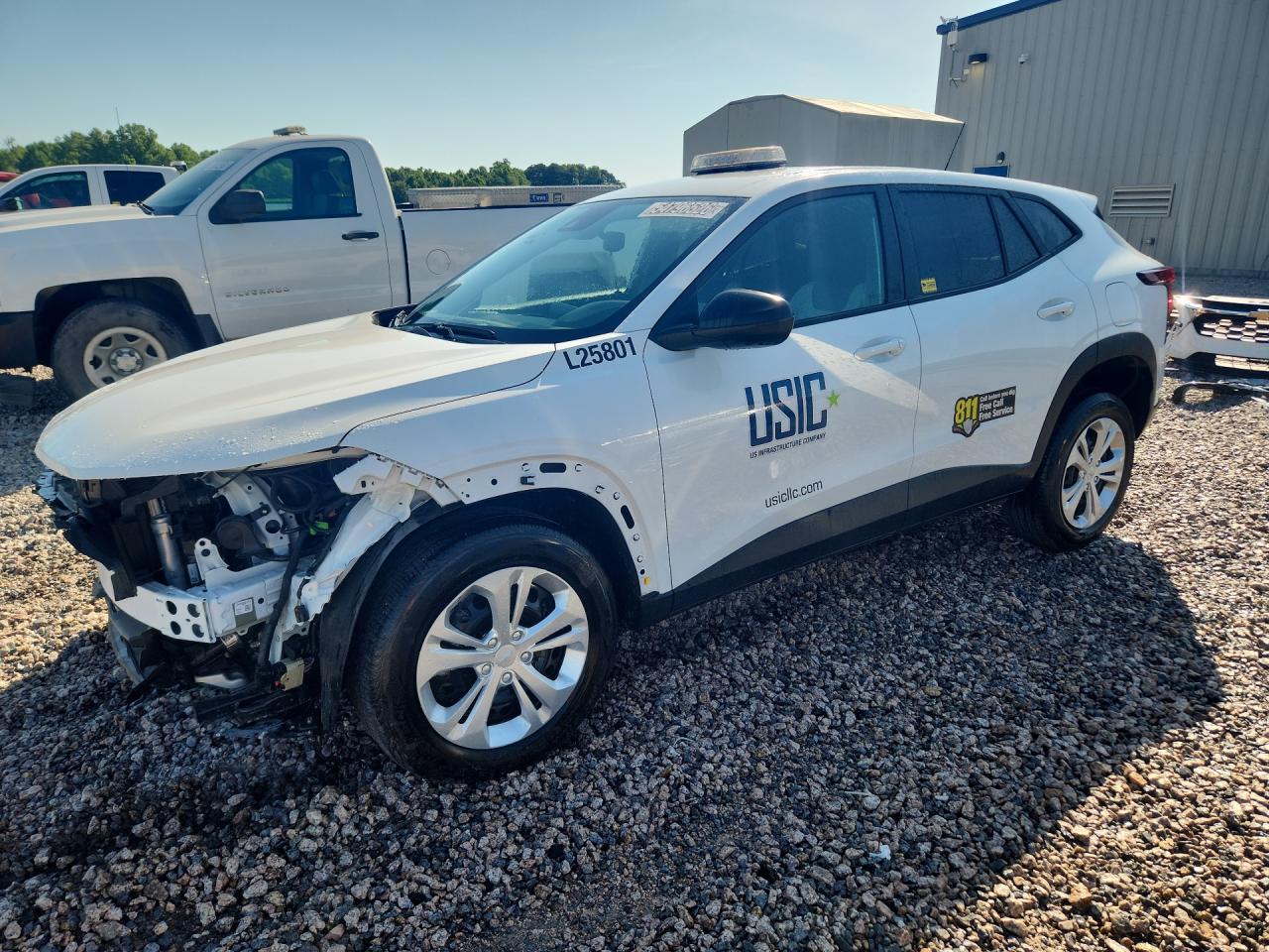 2025 Chevrolet Trax Ls White vin: KL77LFEP2SC169191 Damage: Left Front Wheel Opening Mldg, Broken, Replacement Required