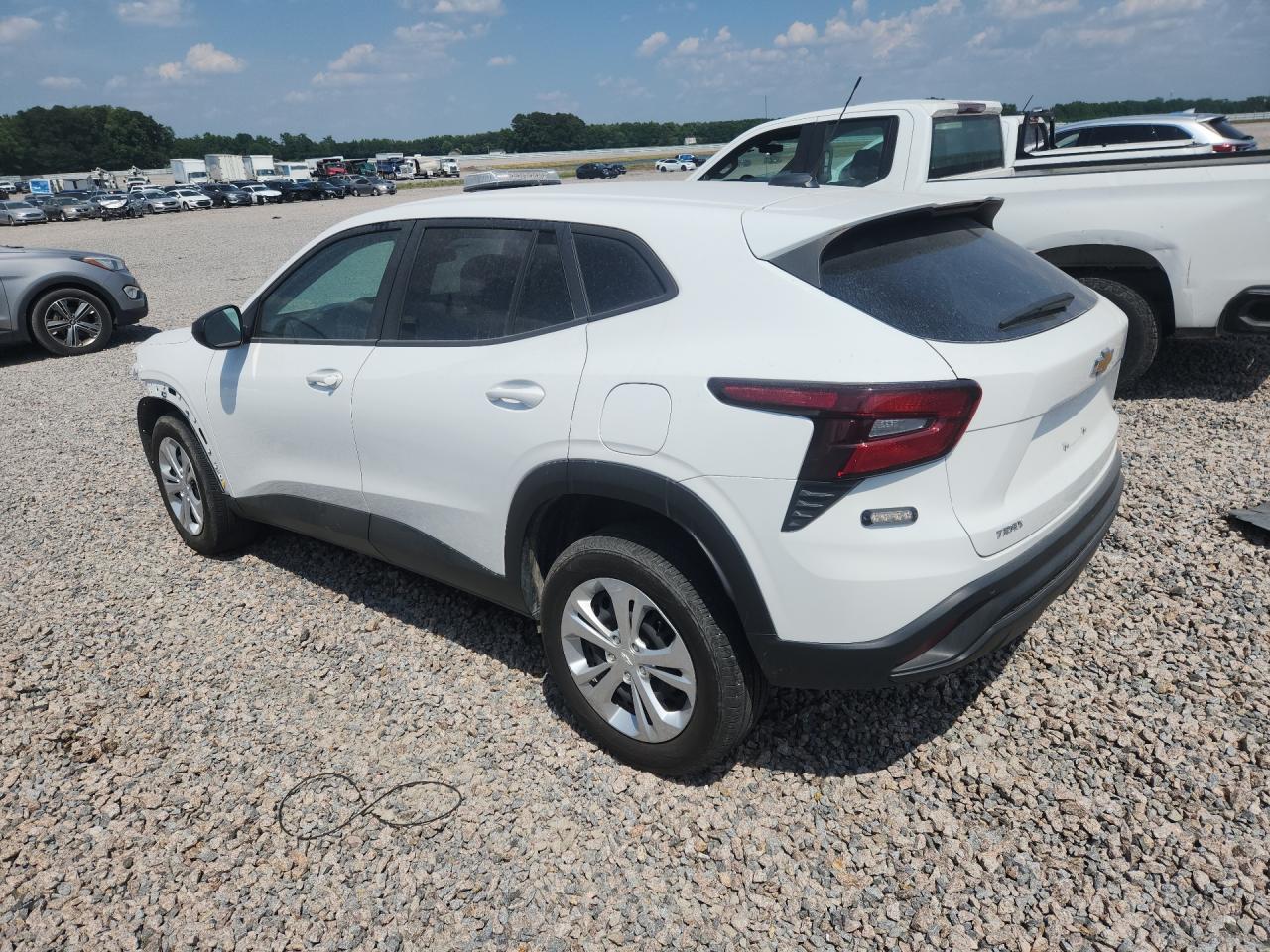 2025 Chevrolet Trax Ls White vin: KL77LFEP2SC169191