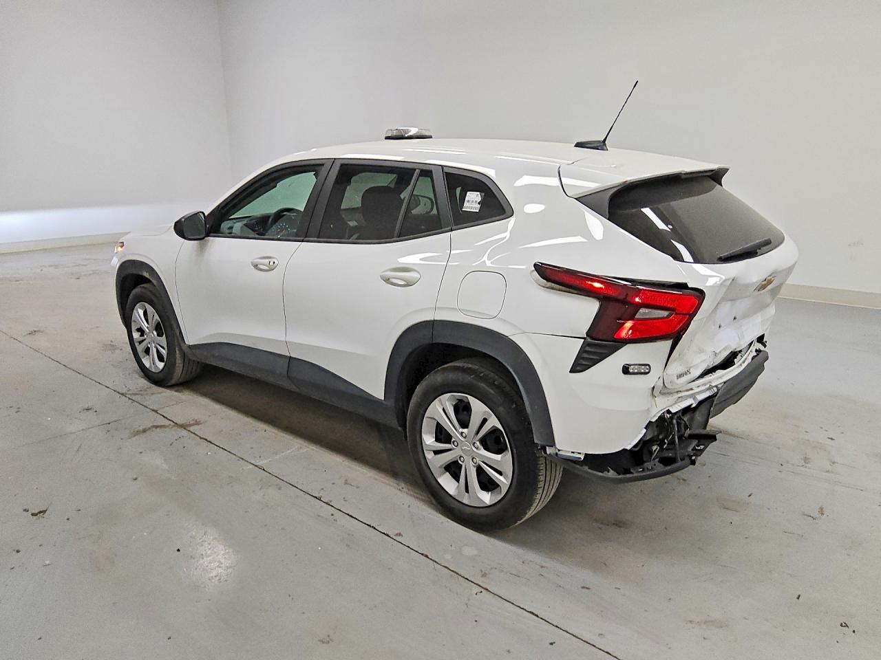 2025 Chevrolet Trax Ls White vin: KL77LFEP8SC170703