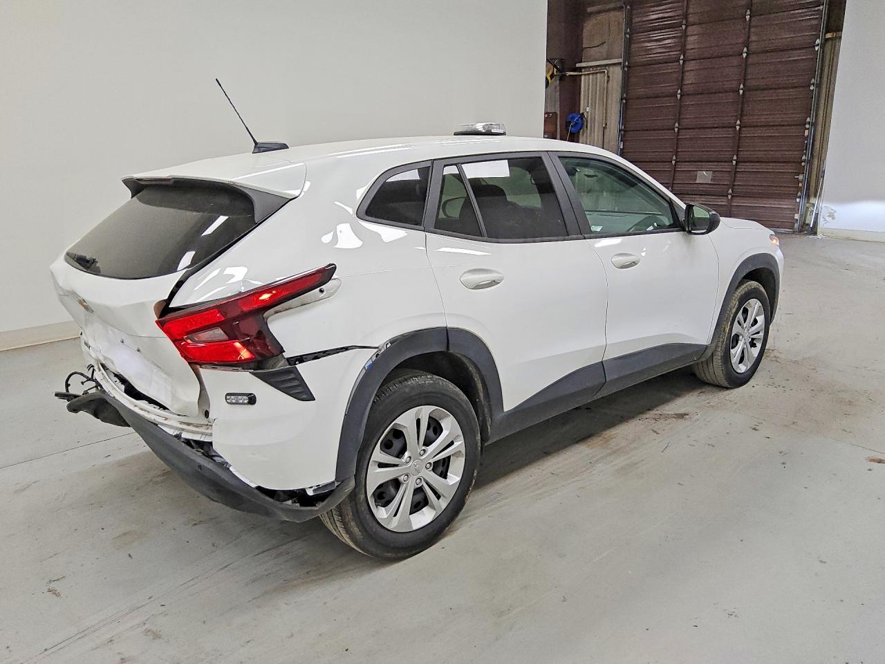 2025 Chevrolet Trax Ls White vin: KL77LFEP8SC170703