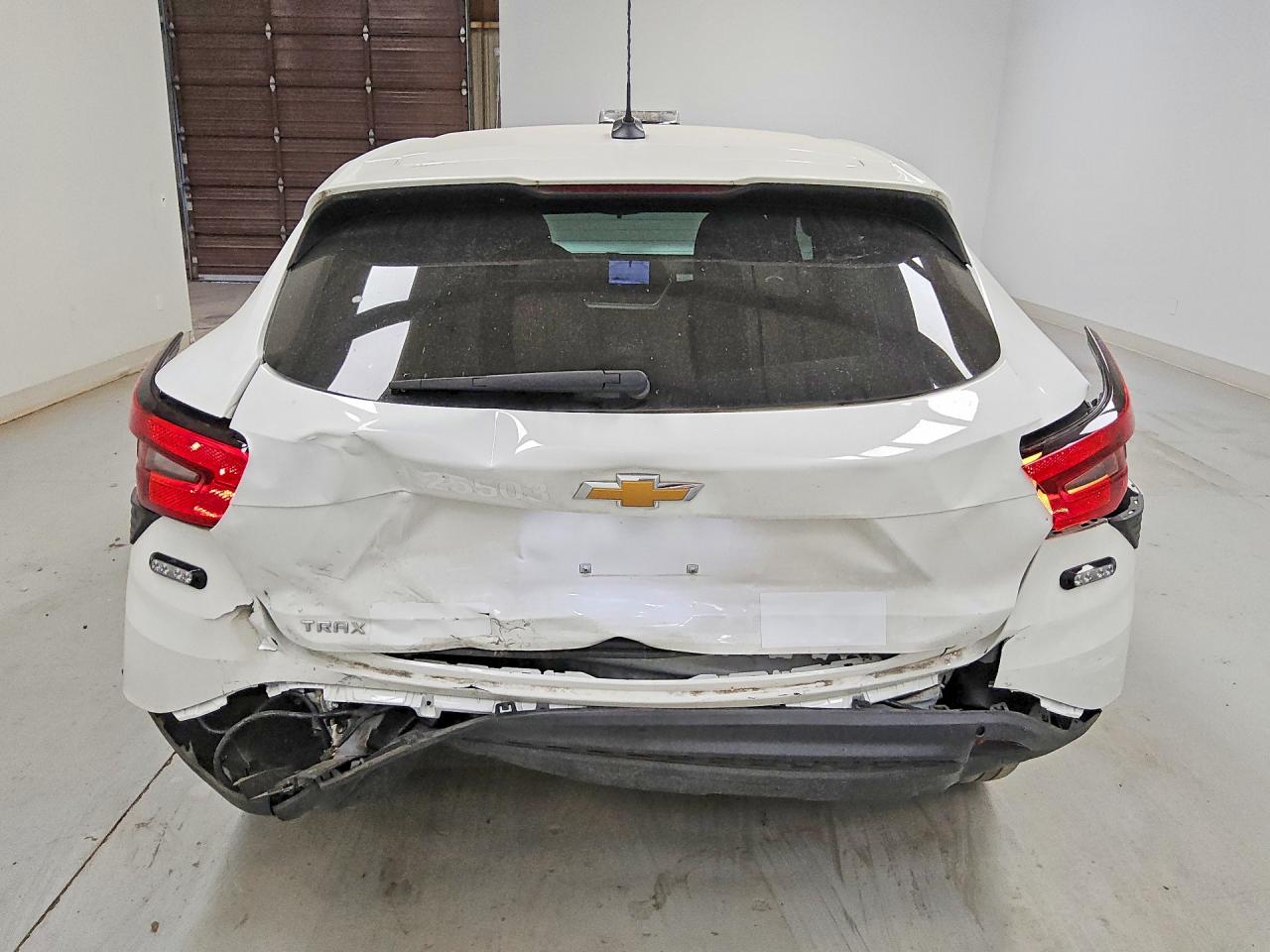 2025 Chevrolet Trax Ls White vin: KL77LFEP8SC170703