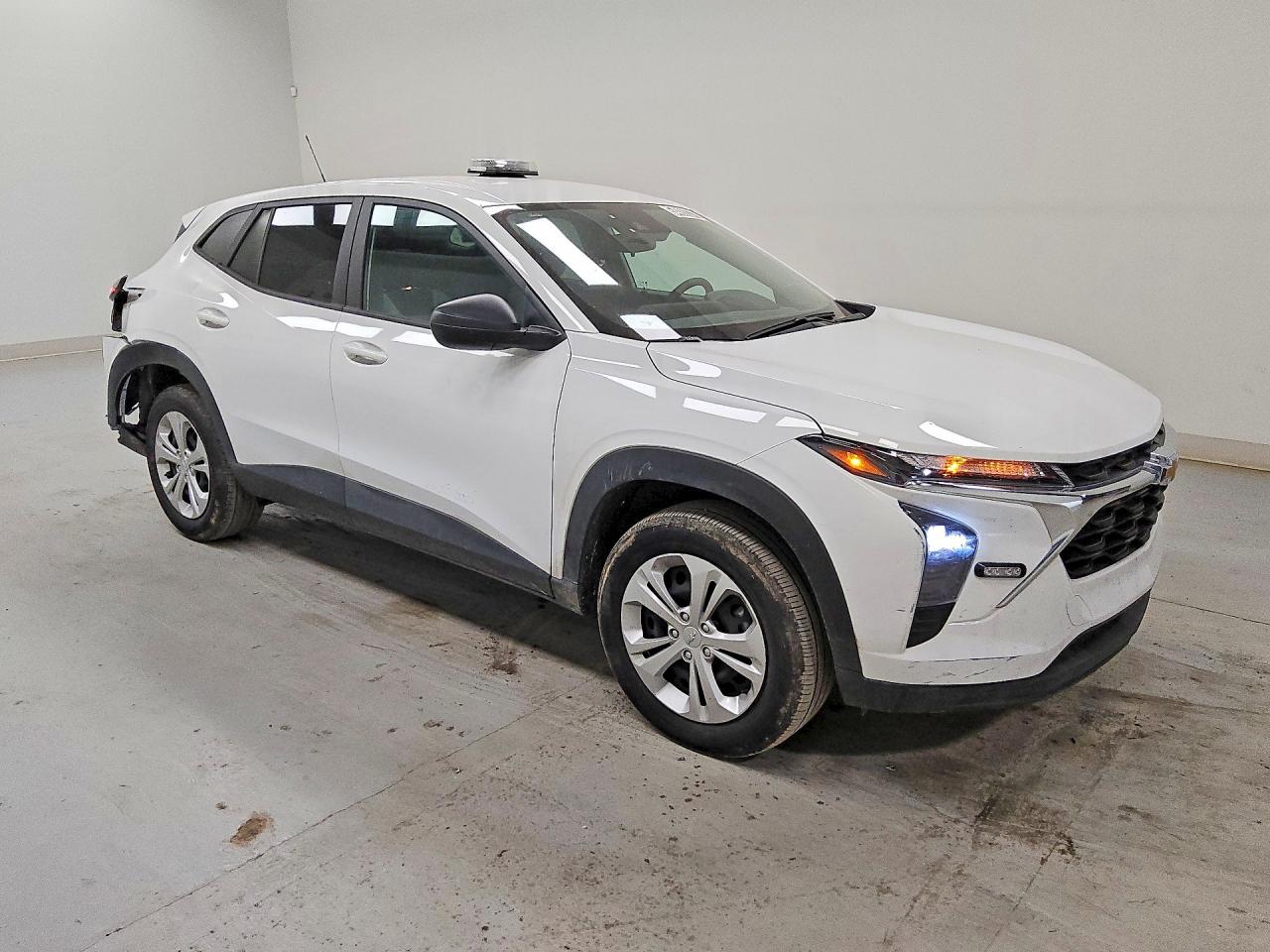 2025 Chevrolet Trax Ls White vin: KL77LFEP8SC170703