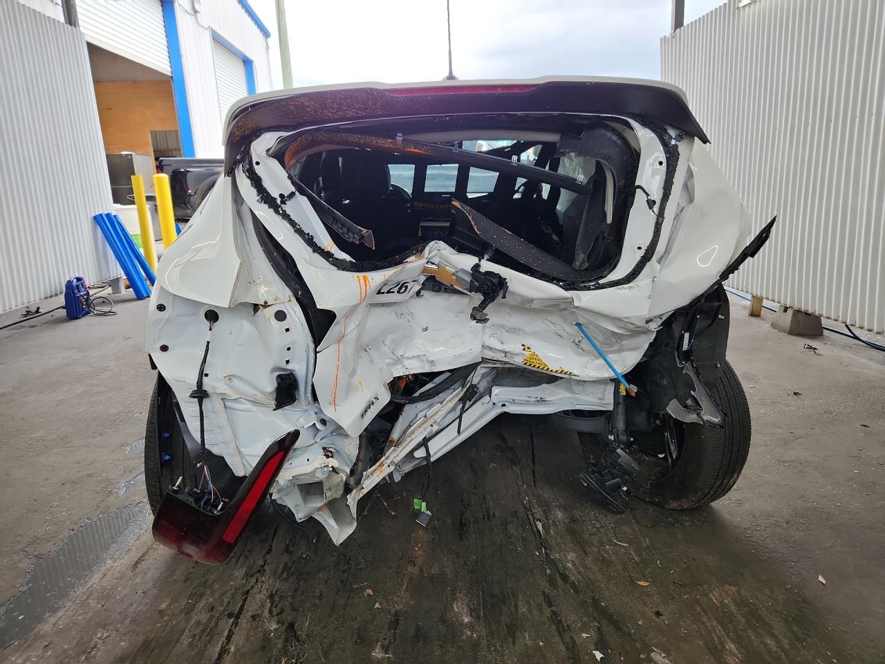 2025 Chevrolet Trax Ls Белый vin: KL77LFEP8SC197738 Damage: Rear Bumper Reinforcement, Broken, Replacement Required