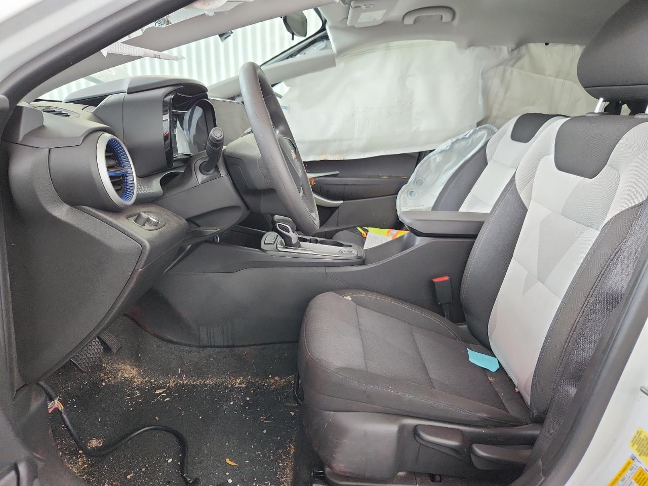 2025 Chevrolet Trax Ls Белый vin: KL77LFEP8SC197738 Damage: Left Side Curtain Air Bag, Deployed, Replacement Required