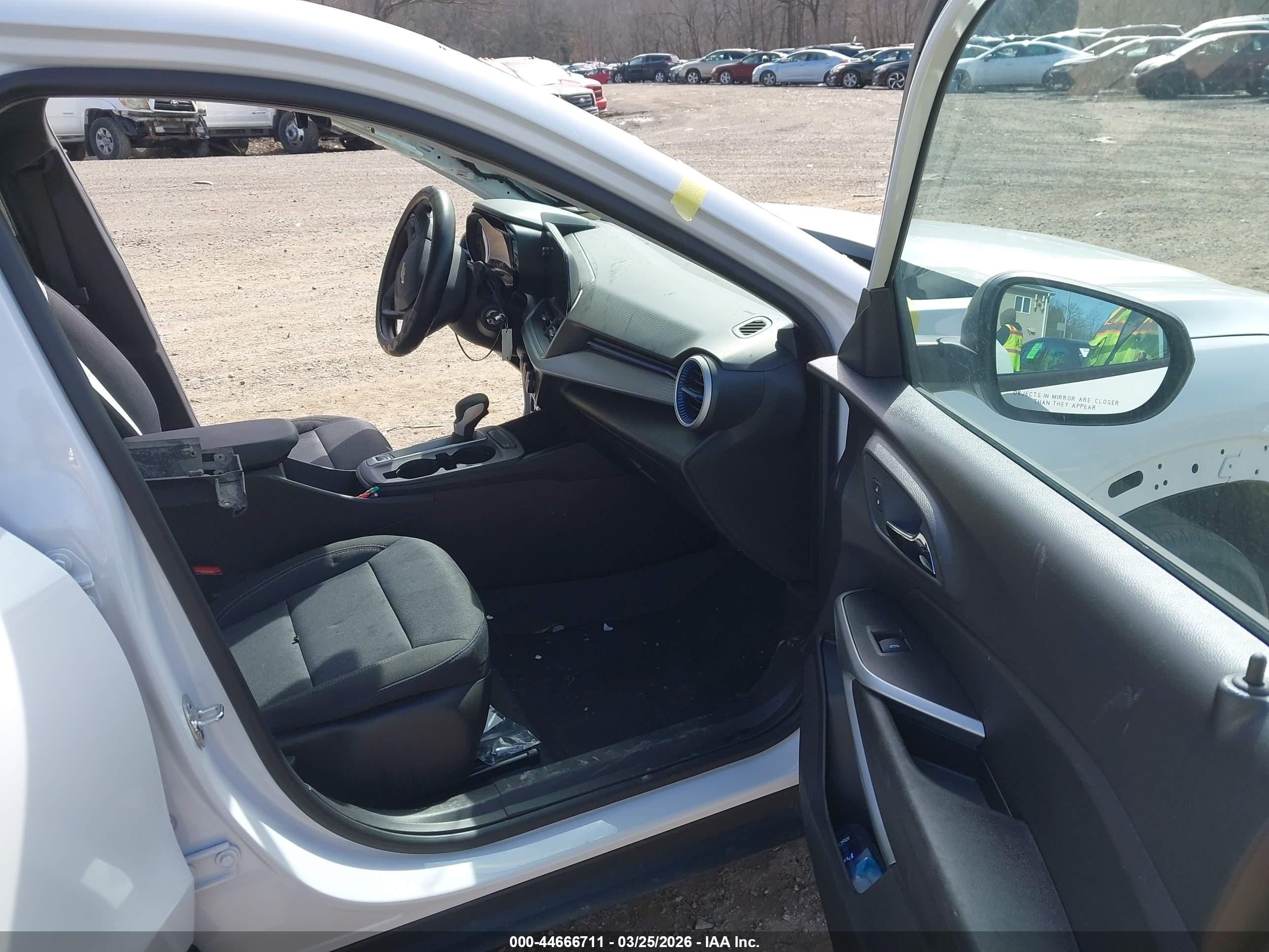 2025 Chevrolet Trax Fwd Ls White vin: KL77LFEP9SC294088