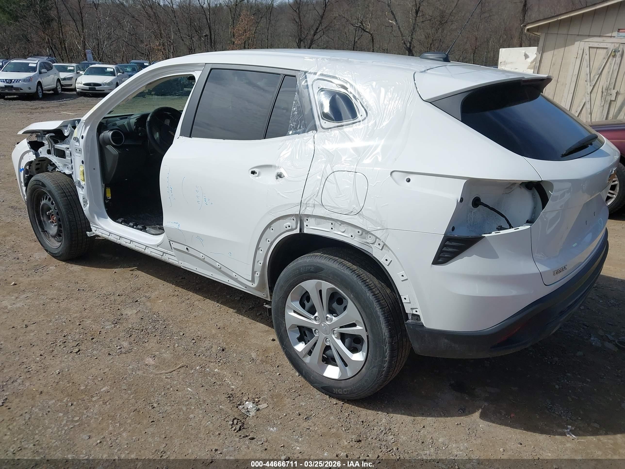 2025 Chevrolet Trax Fwd Ls White vin: KL77LFEP9SC294088