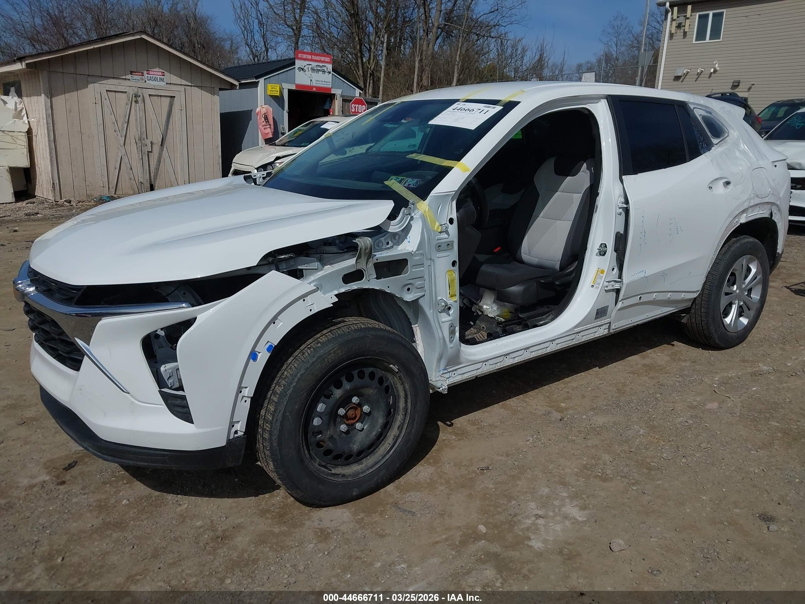 2025 Chevrolet Trax Fwd Ls White vin: KL77LFEP9SC294088