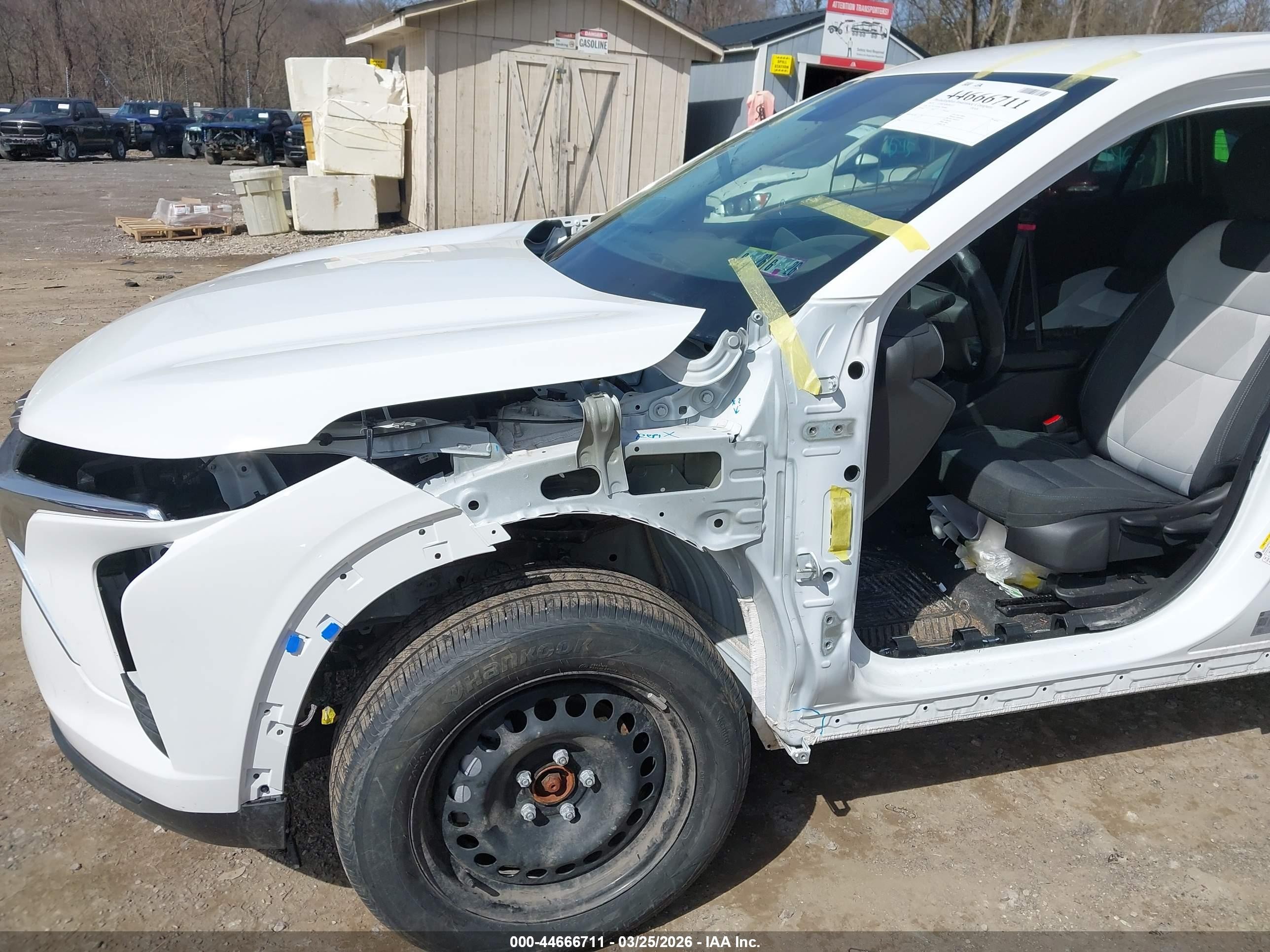 2025 Chevrolet Trax Fwd Ls White vin: KL77LFEP9SC294088