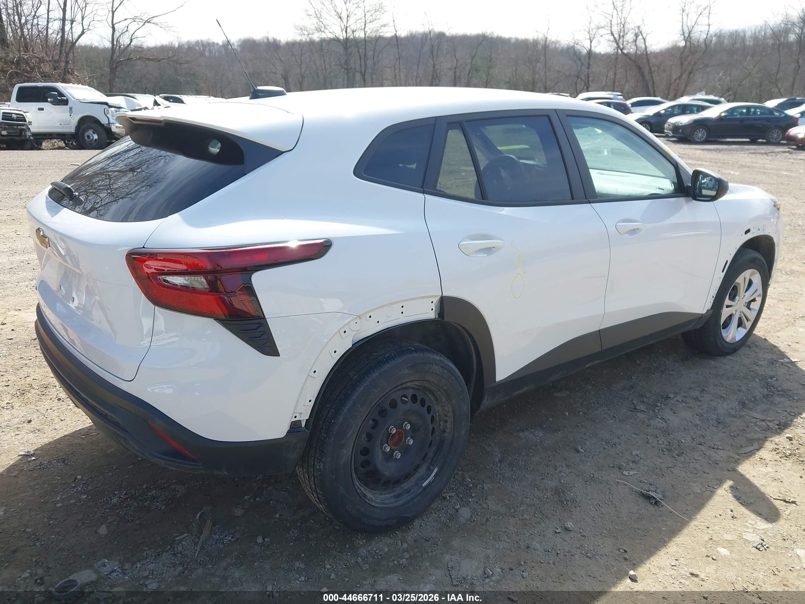 2025 Chevrolet Trax Fwd Ls White vin: KL77LFEP9SC294088