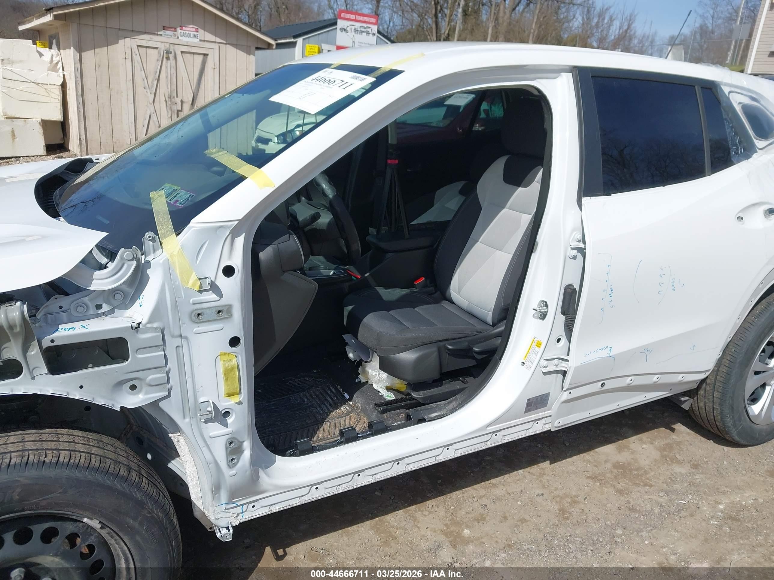 2025 Chevrolet Trax Fwd Ls White vin: KL77LFEP9SC294088