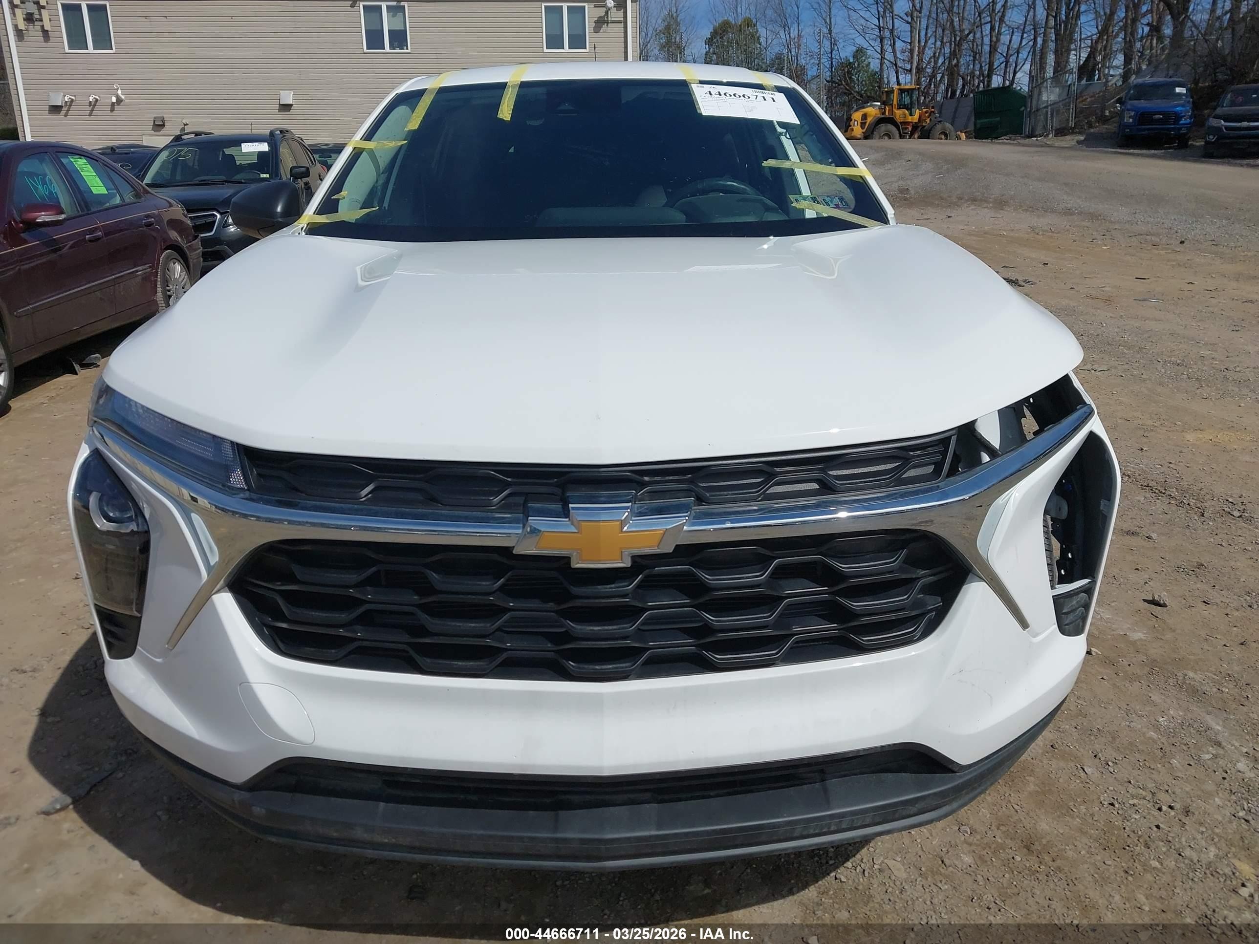 2025 Chevrolet Trax Fwd Ls White vin: KL77LFEP9SC294088