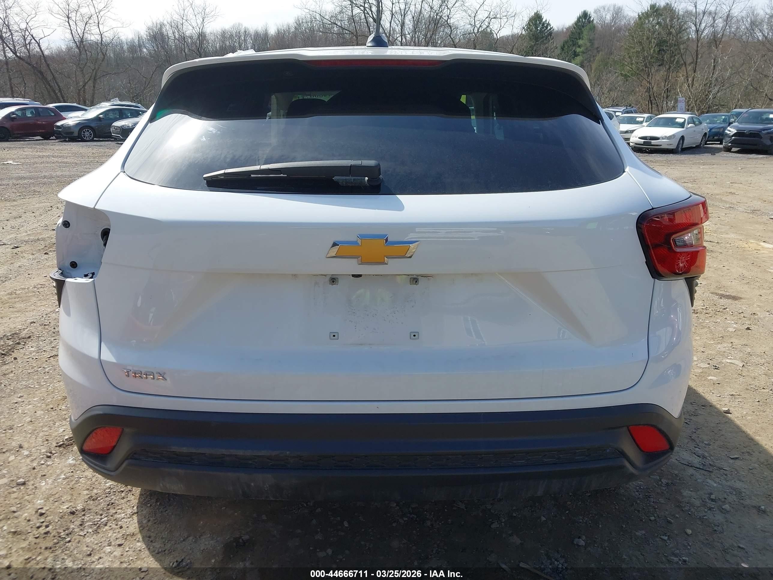 2025 Chevrolet Trax Fwd Ls White vin: KL77LFEP9SC294088