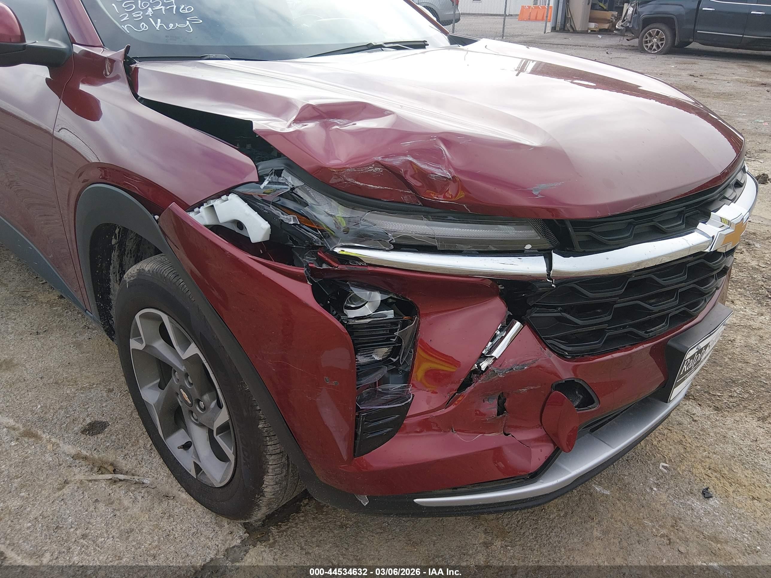 2025 Chevrolet Trax Fwd Lt Red vin: KL77LHEP0SC234776