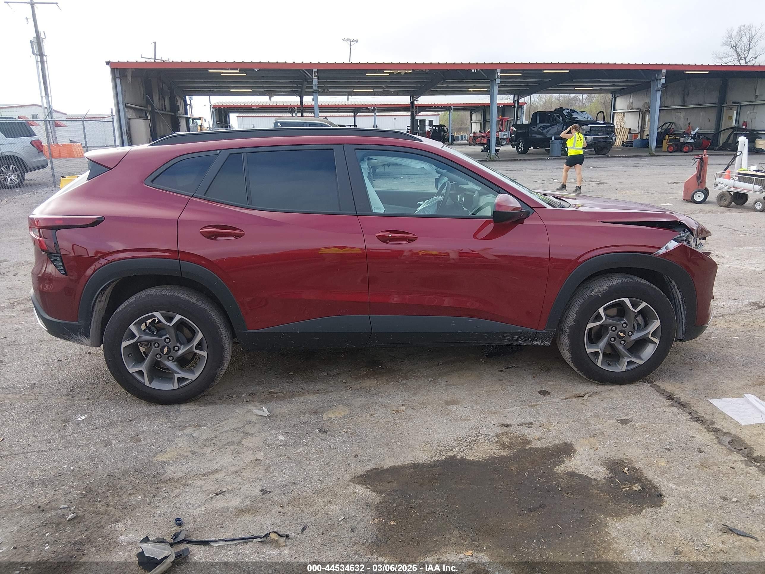 2025 Chevrolet Trax Fwd Lt Red vin: KL77LHEP0SC234776