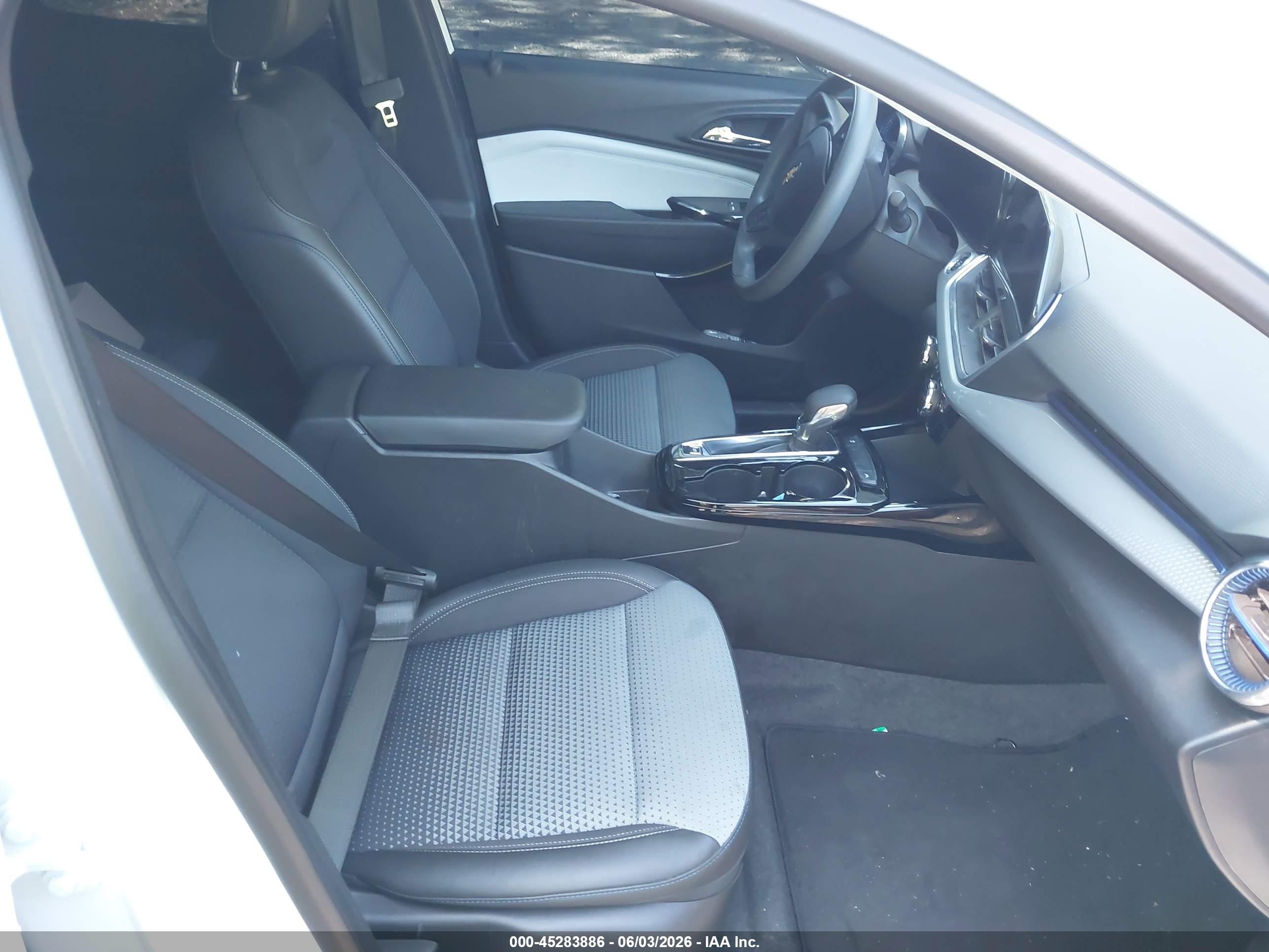 2025 Chevrolet Trax Fwd Lt White vin: KL77LHEP0SC257331